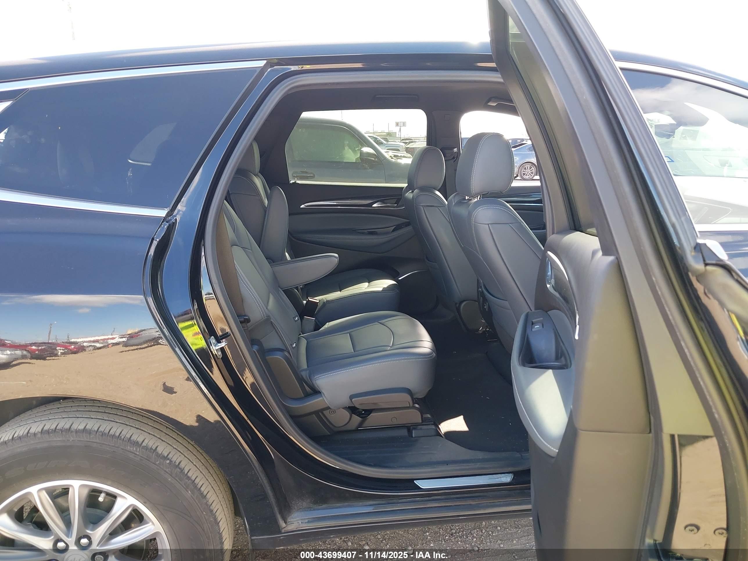 BUICK ENCLAVE image 8