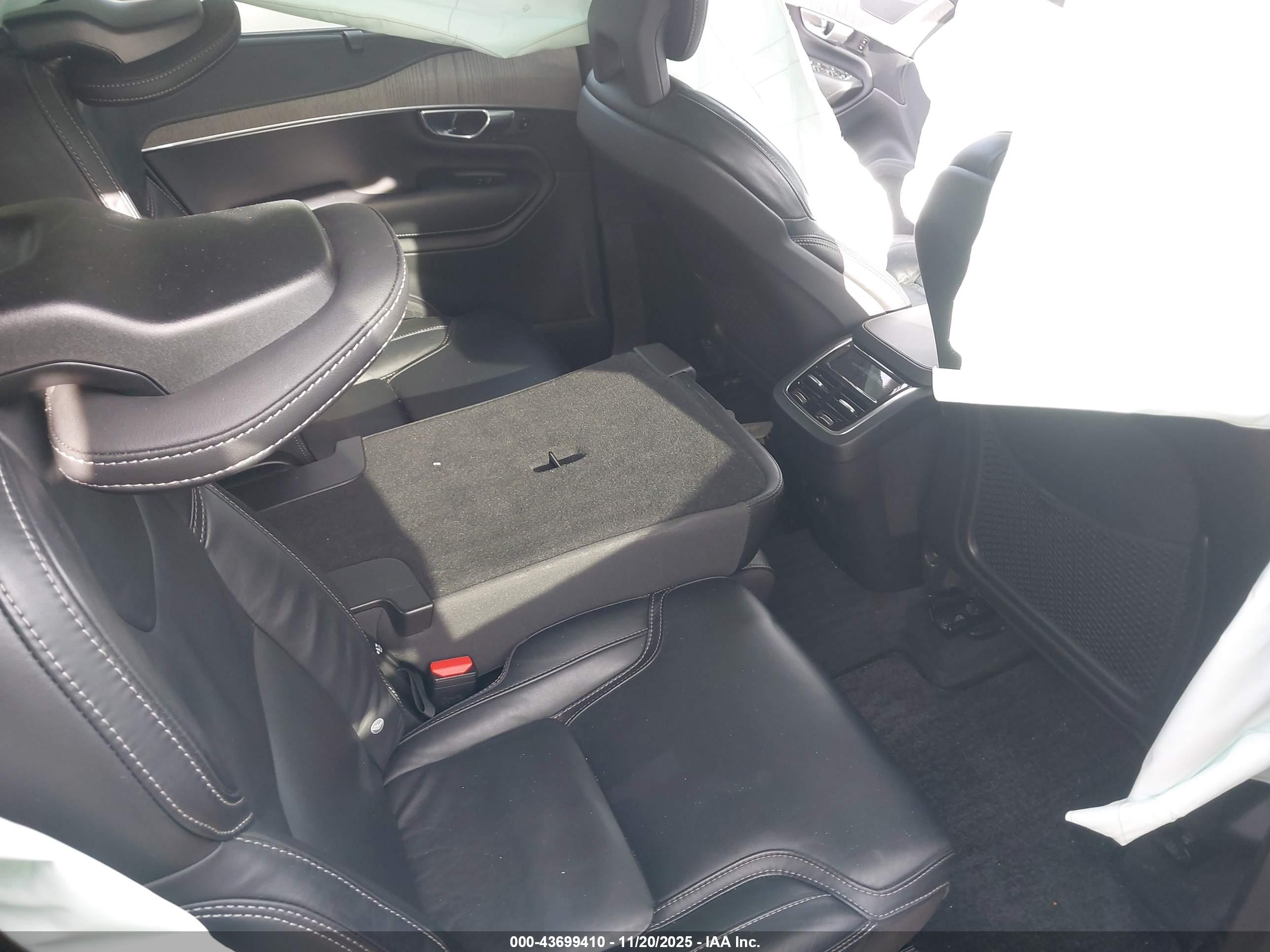 VOLVO XC90 image 8