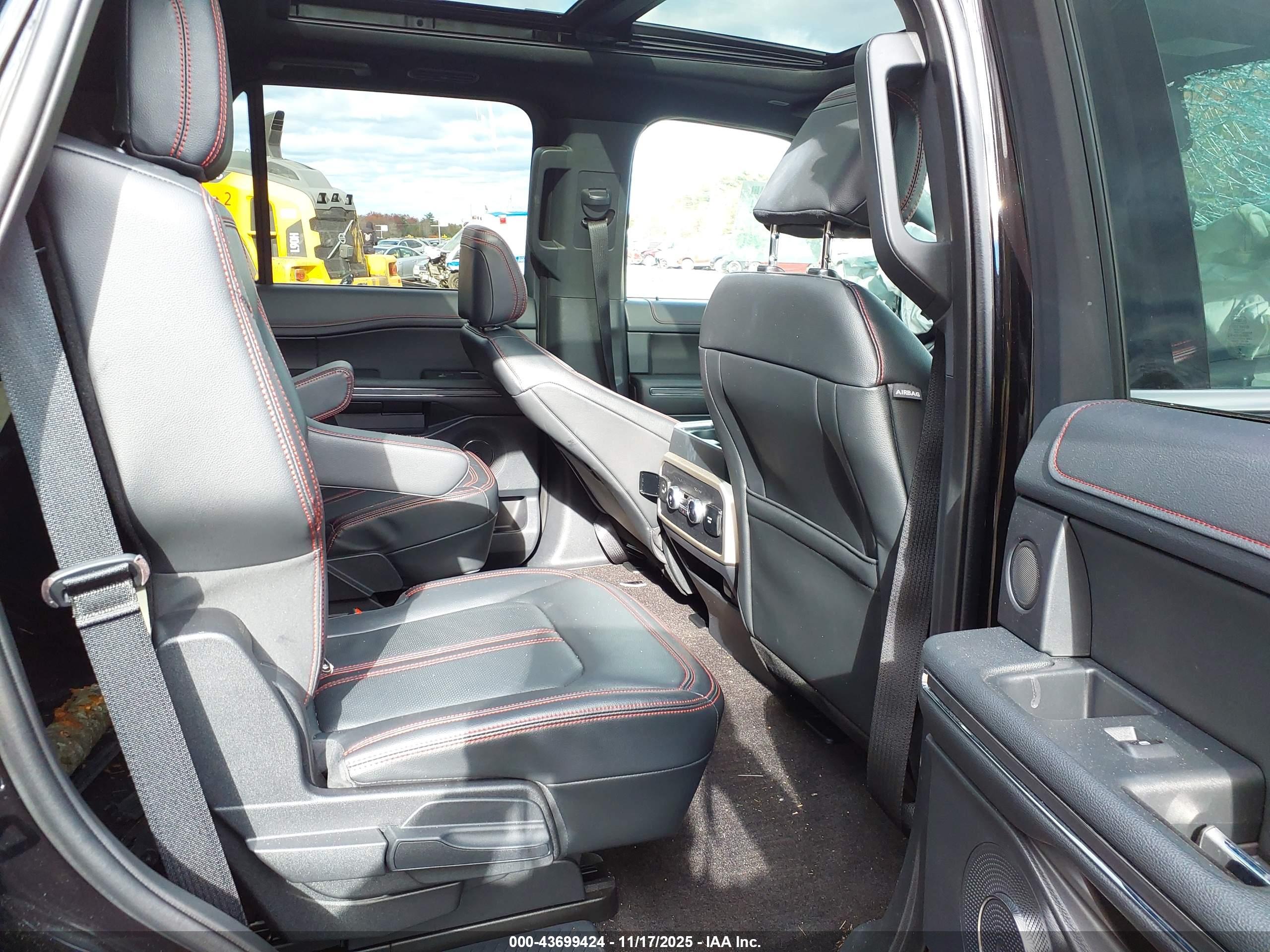 FORD EXPEDITION image 8
