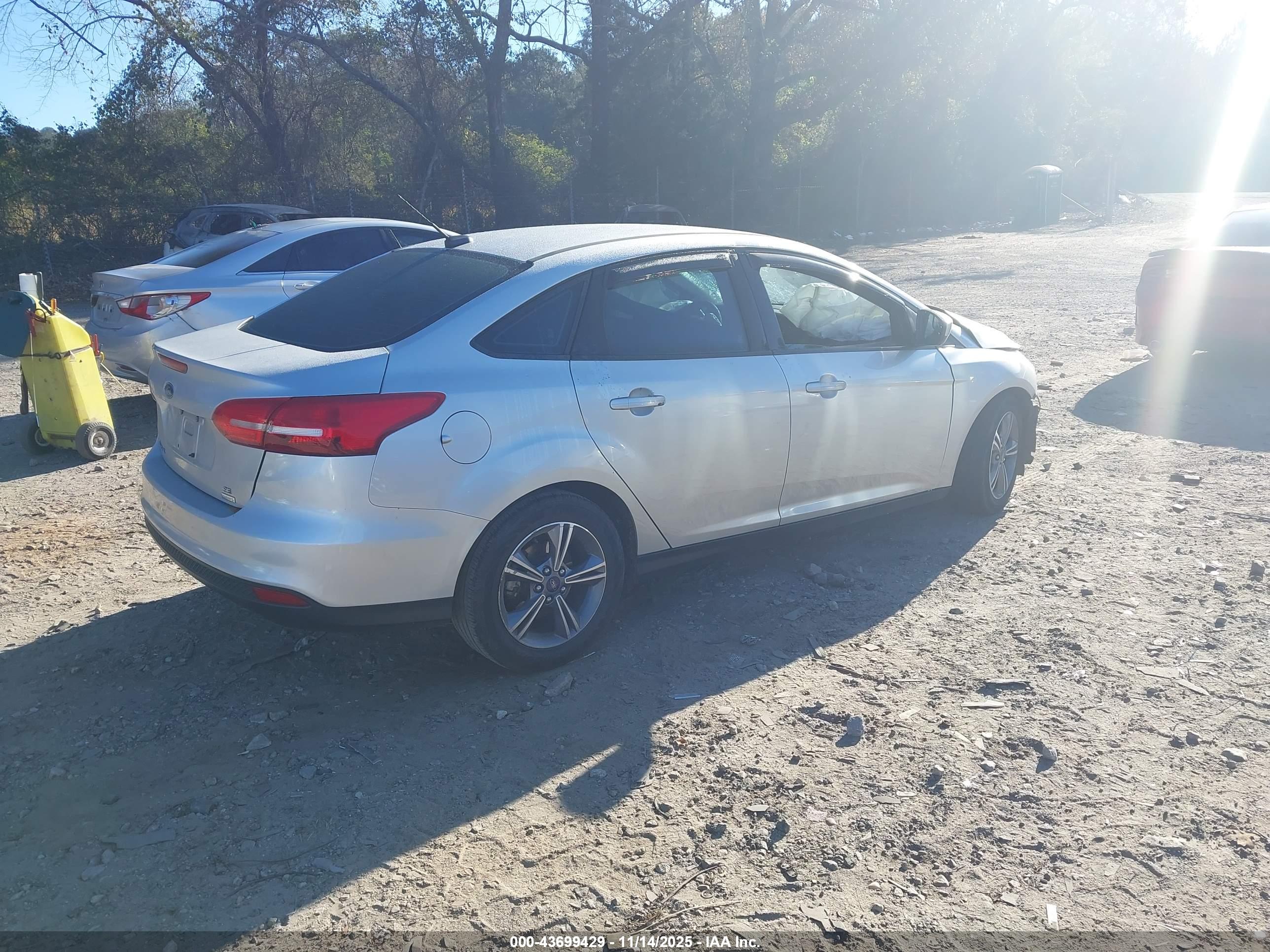 FORD FOCUS image 4