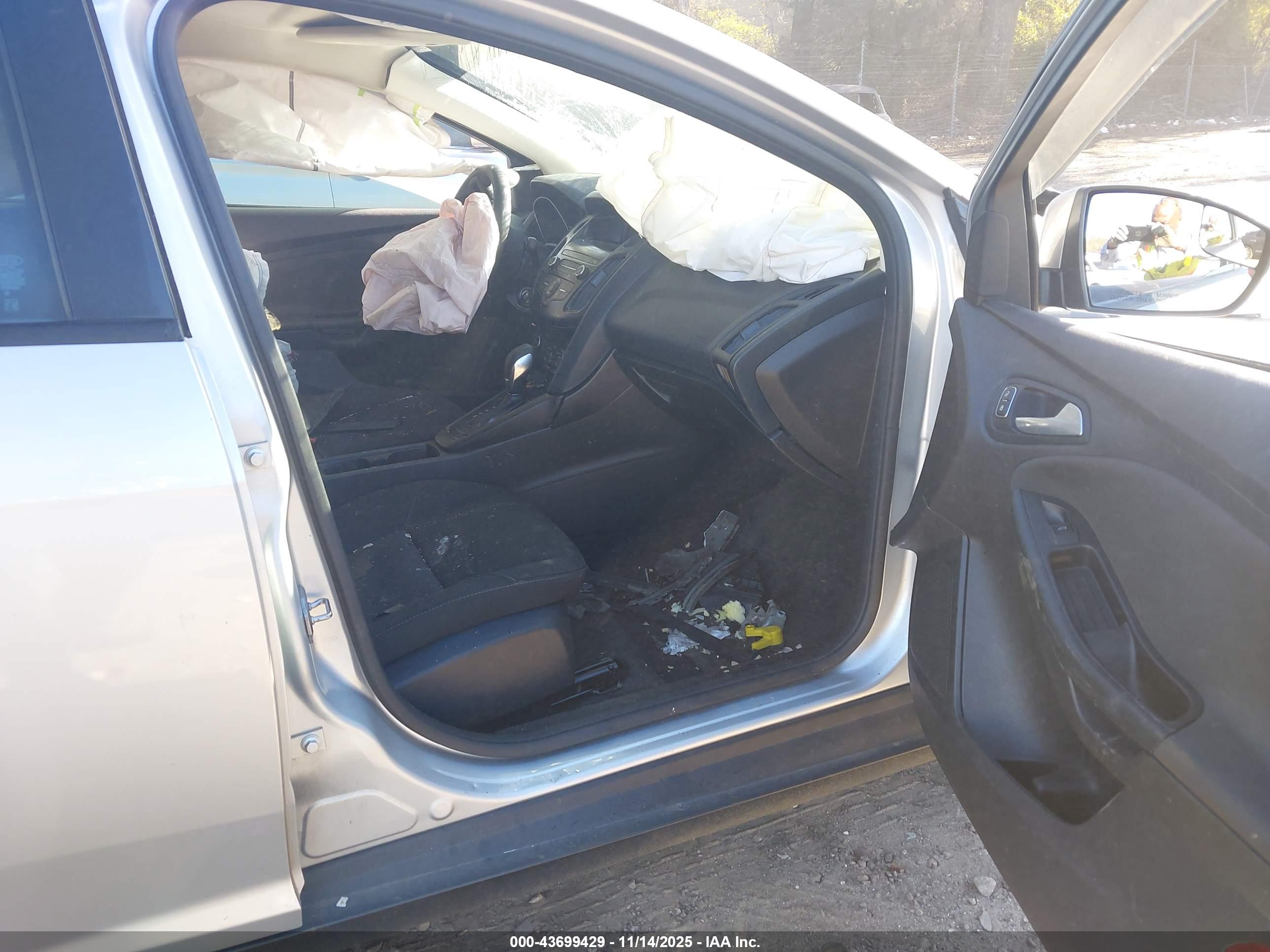 FORD FOCUS image 5