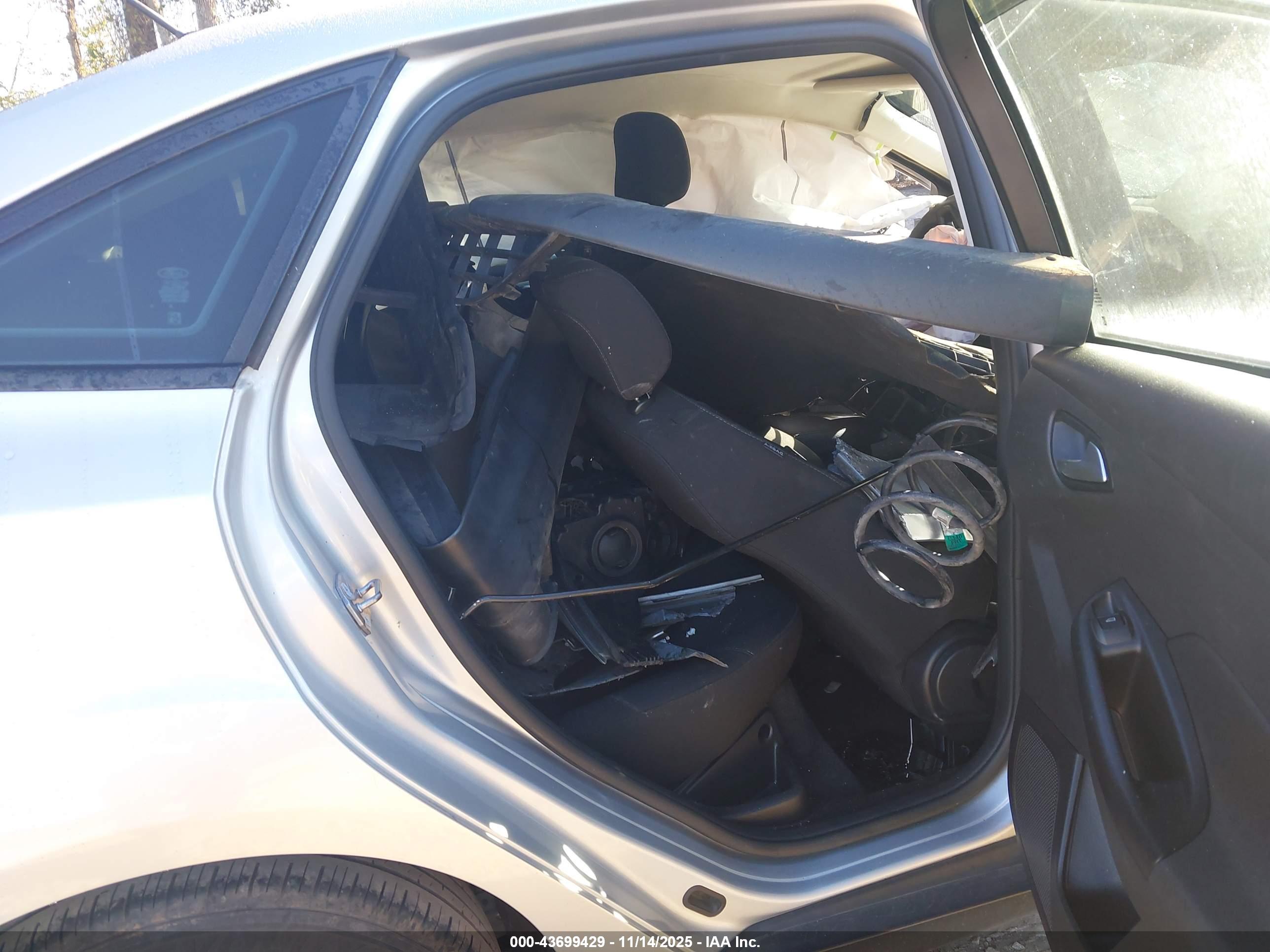 FORD FOCUS image 8