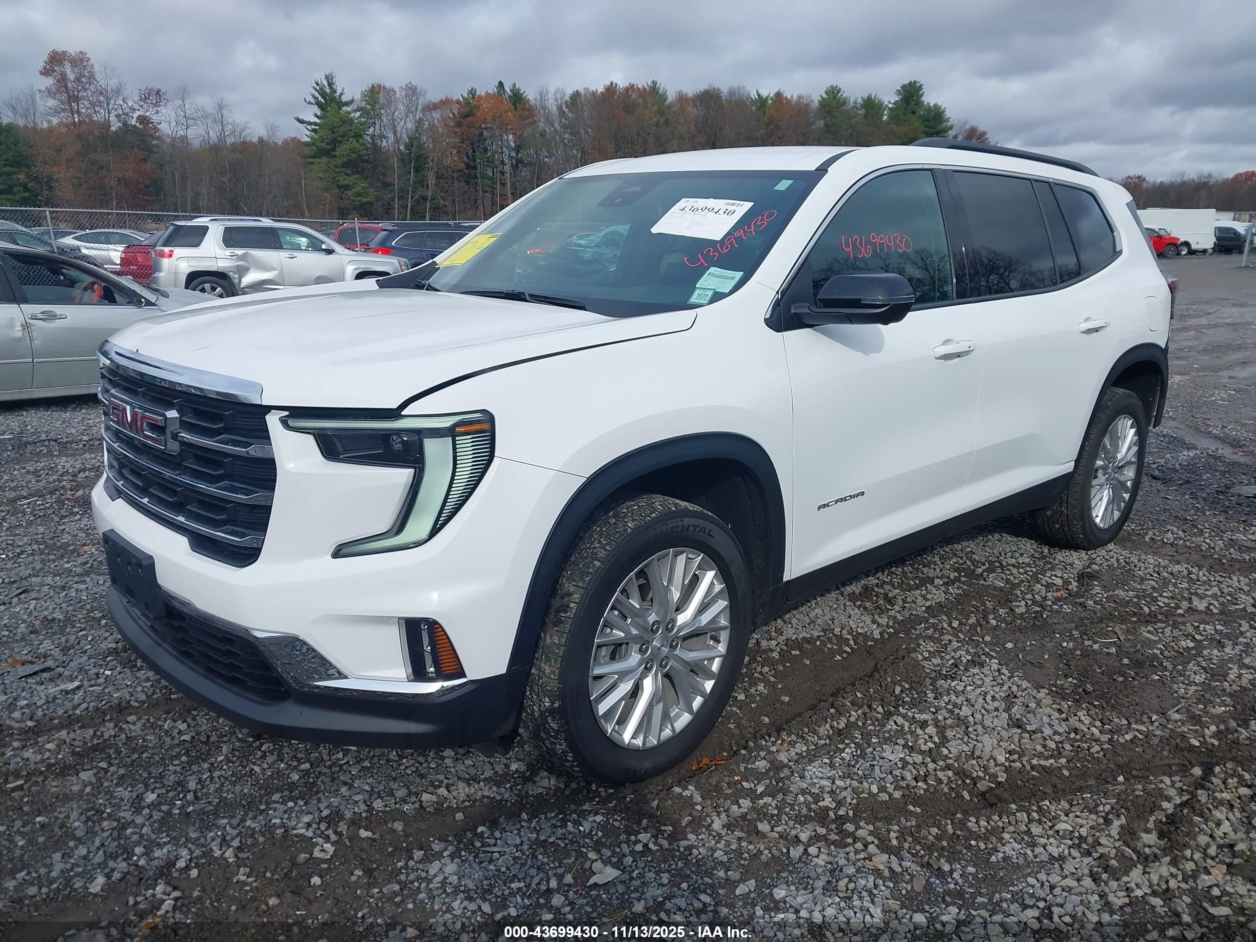 GMC ACADIA image 2