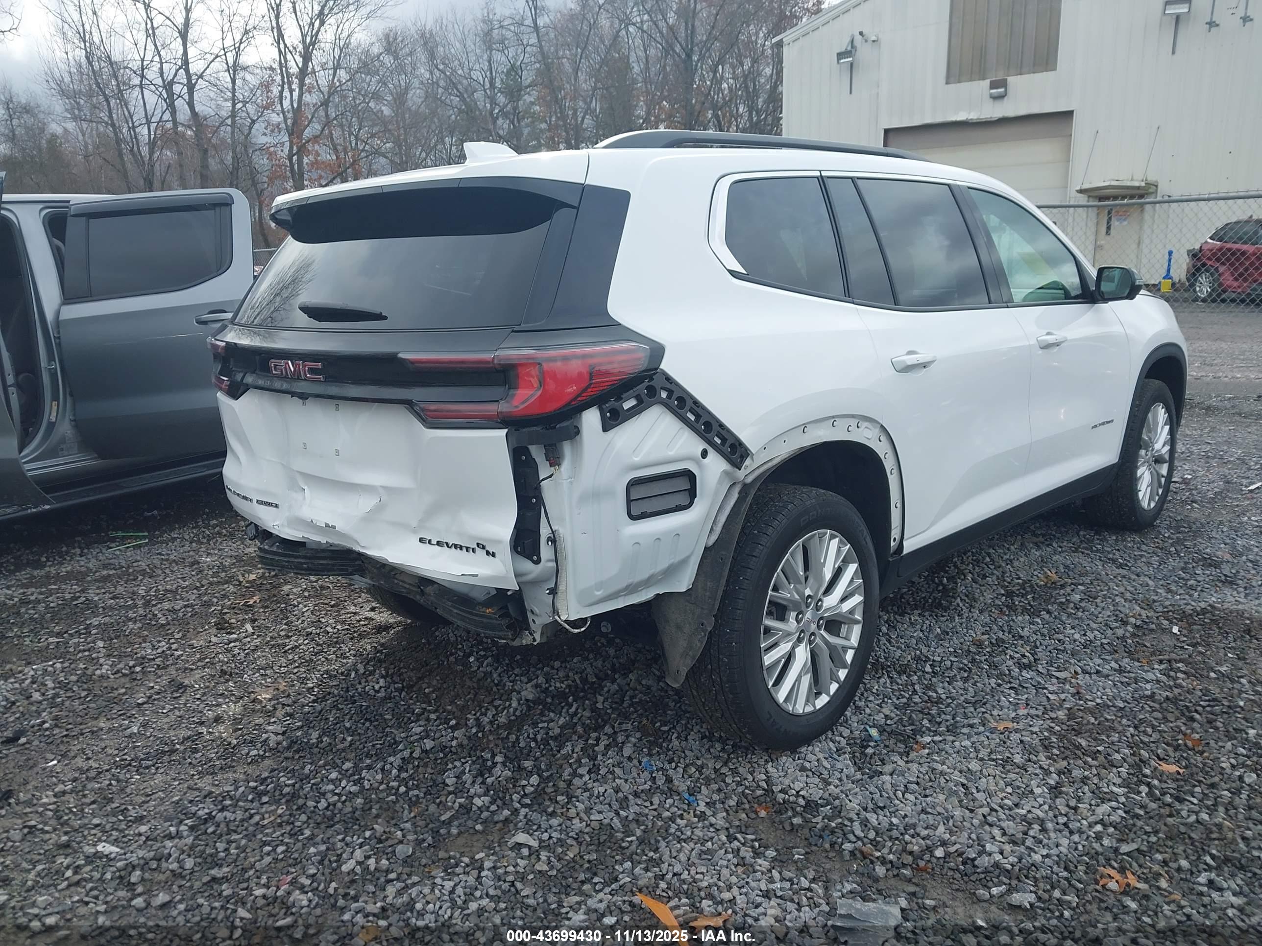 GMC ACADIA image 4