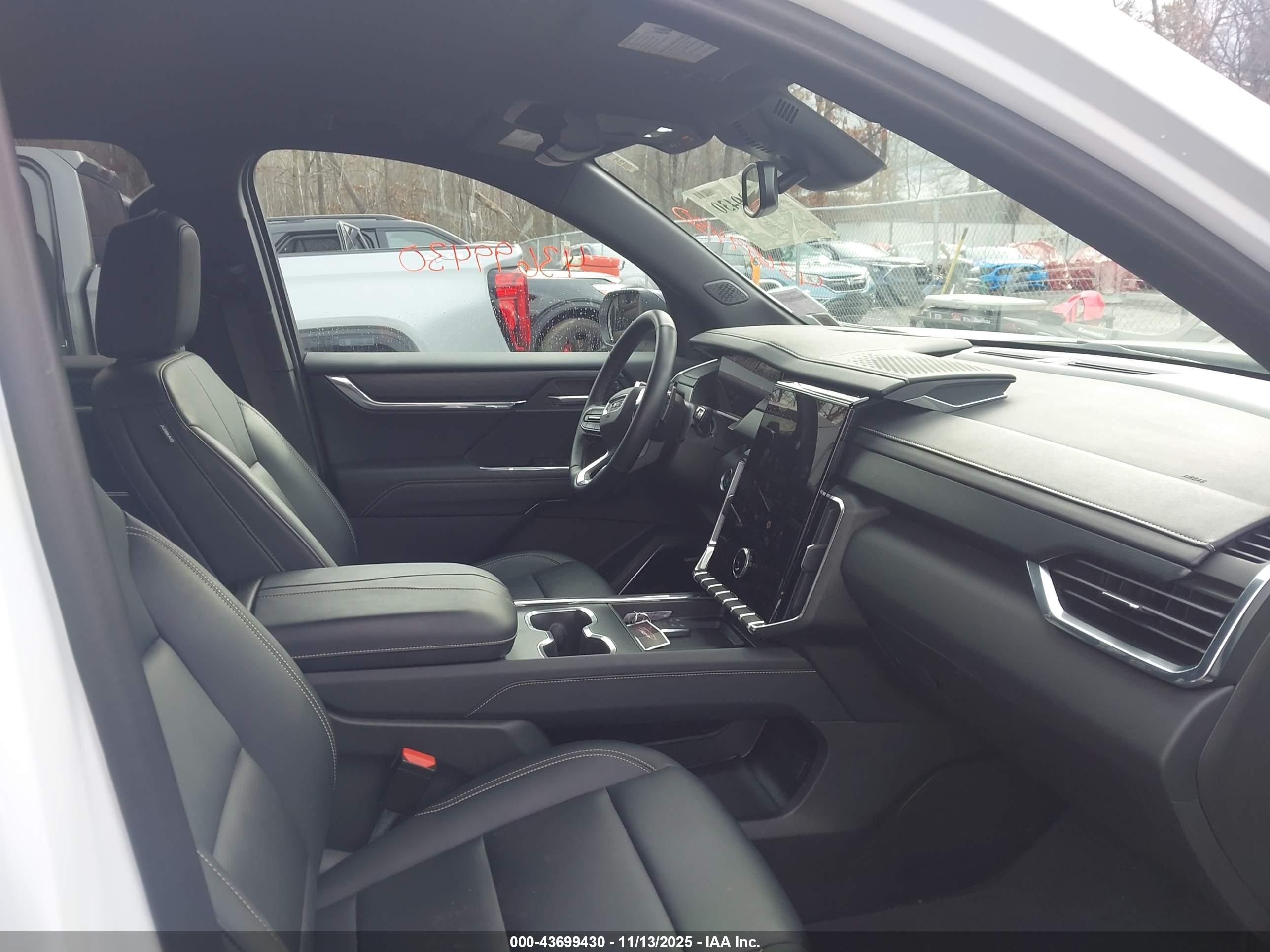 GMC ACADIA image 5