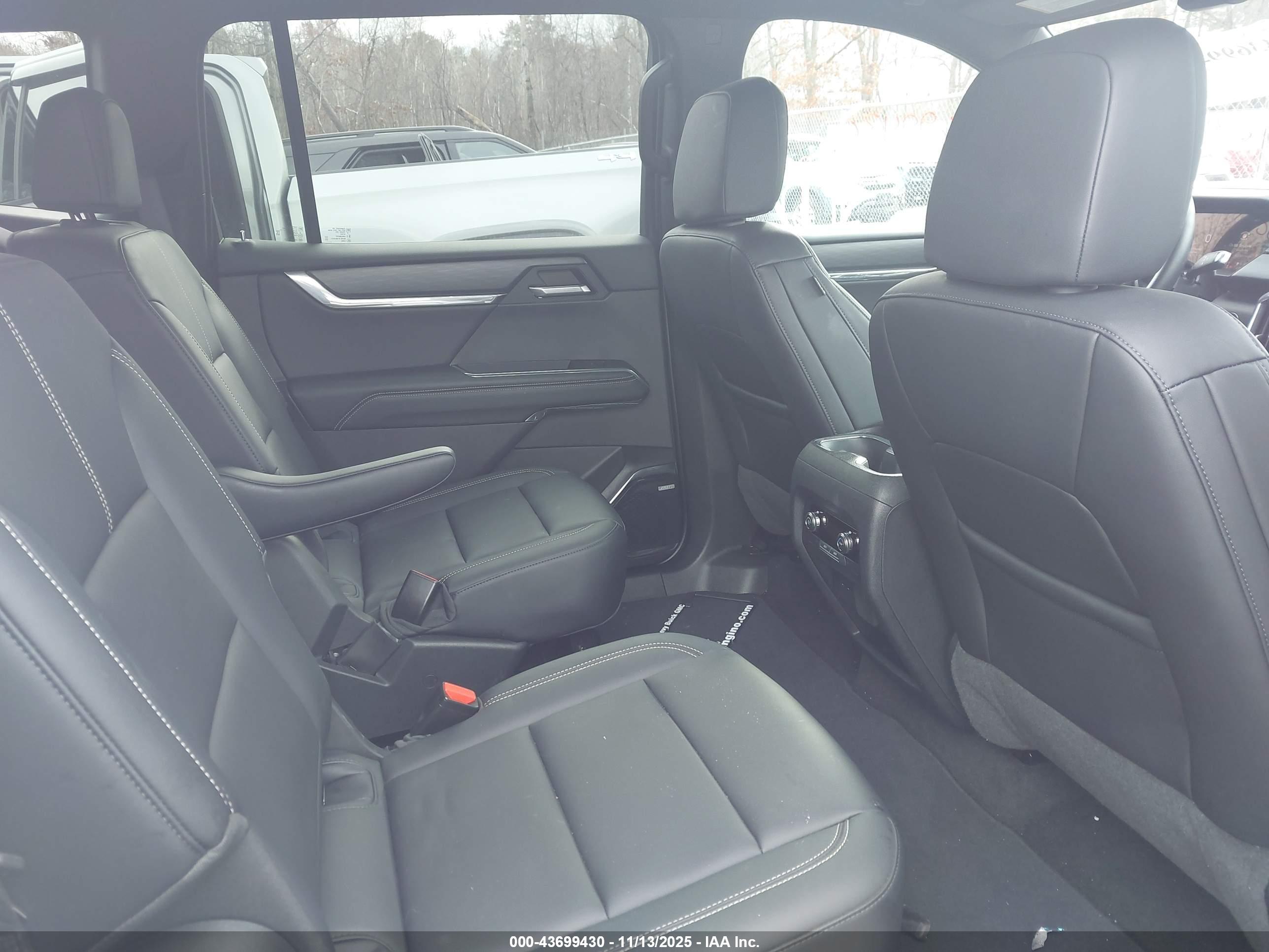 GMC ACADIA image 8