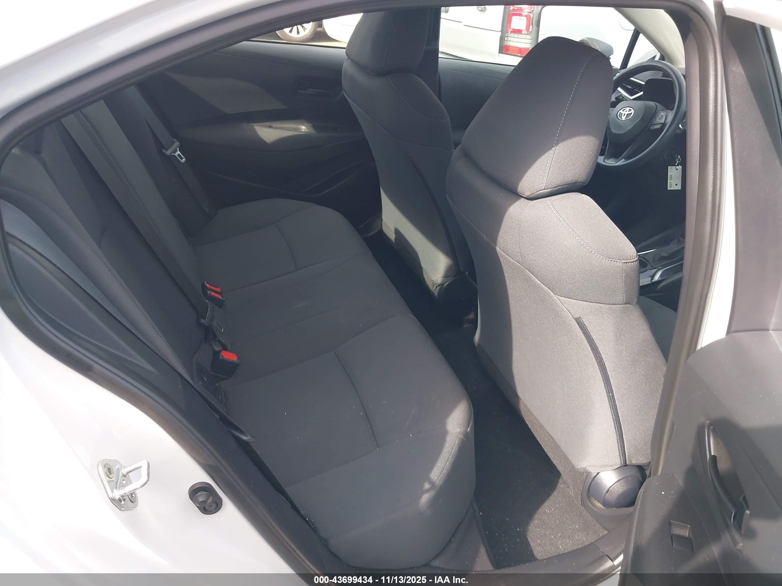 TOYOTA COROLLA image 8