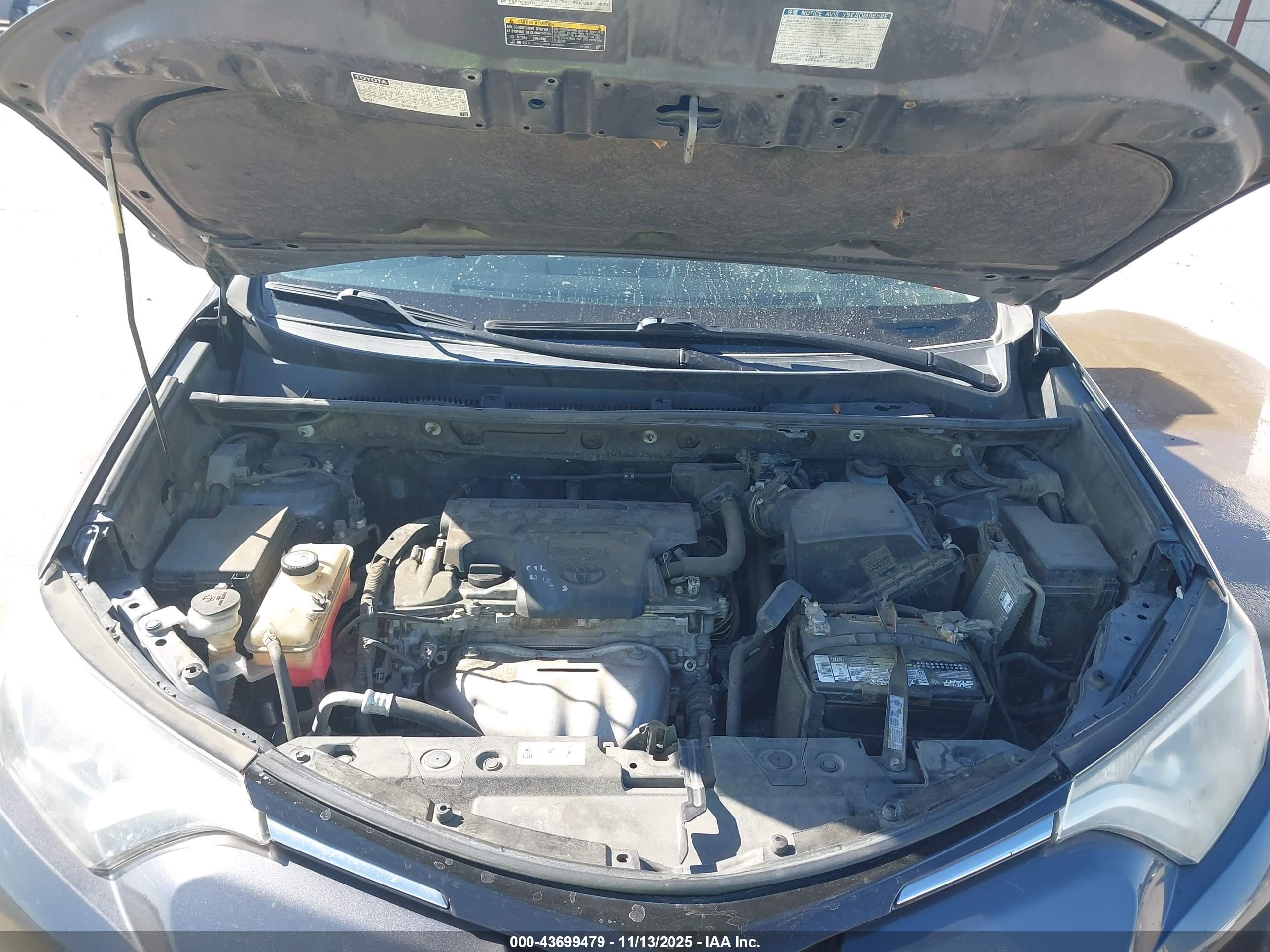 TOYOTA RAV4 image 10