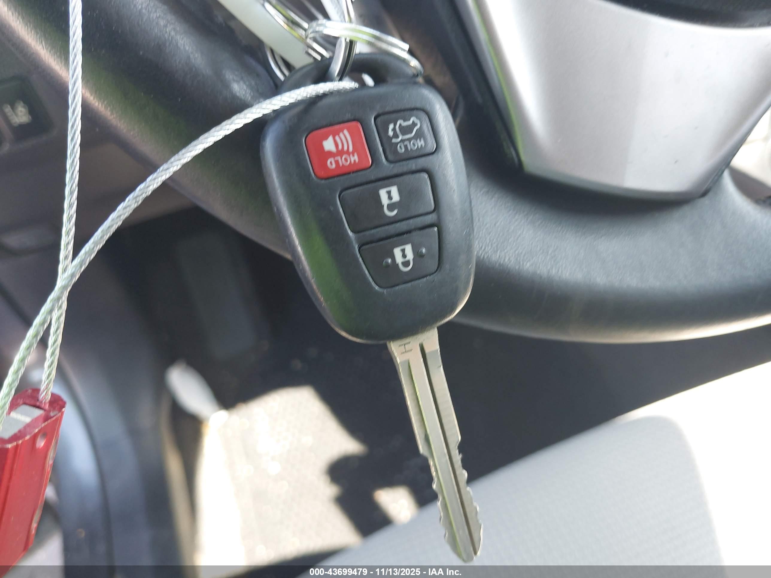 TOYOTA RAV4 image 11
