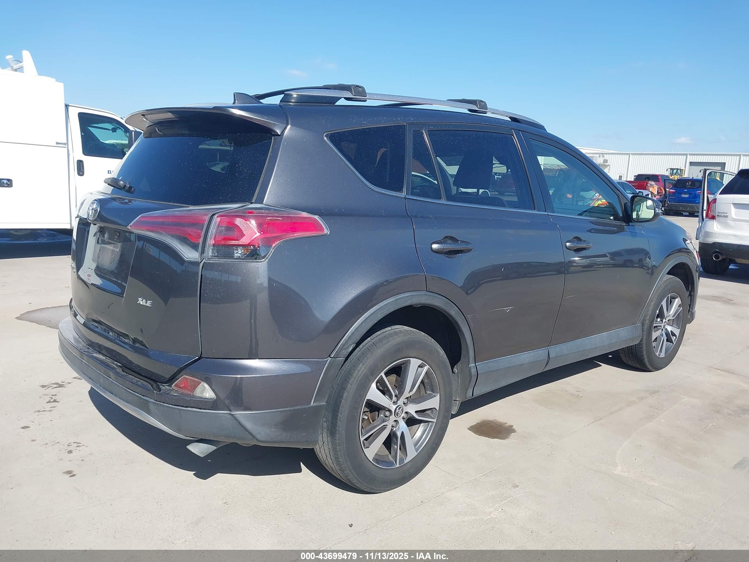 TOYOTA RAV4 image 4
