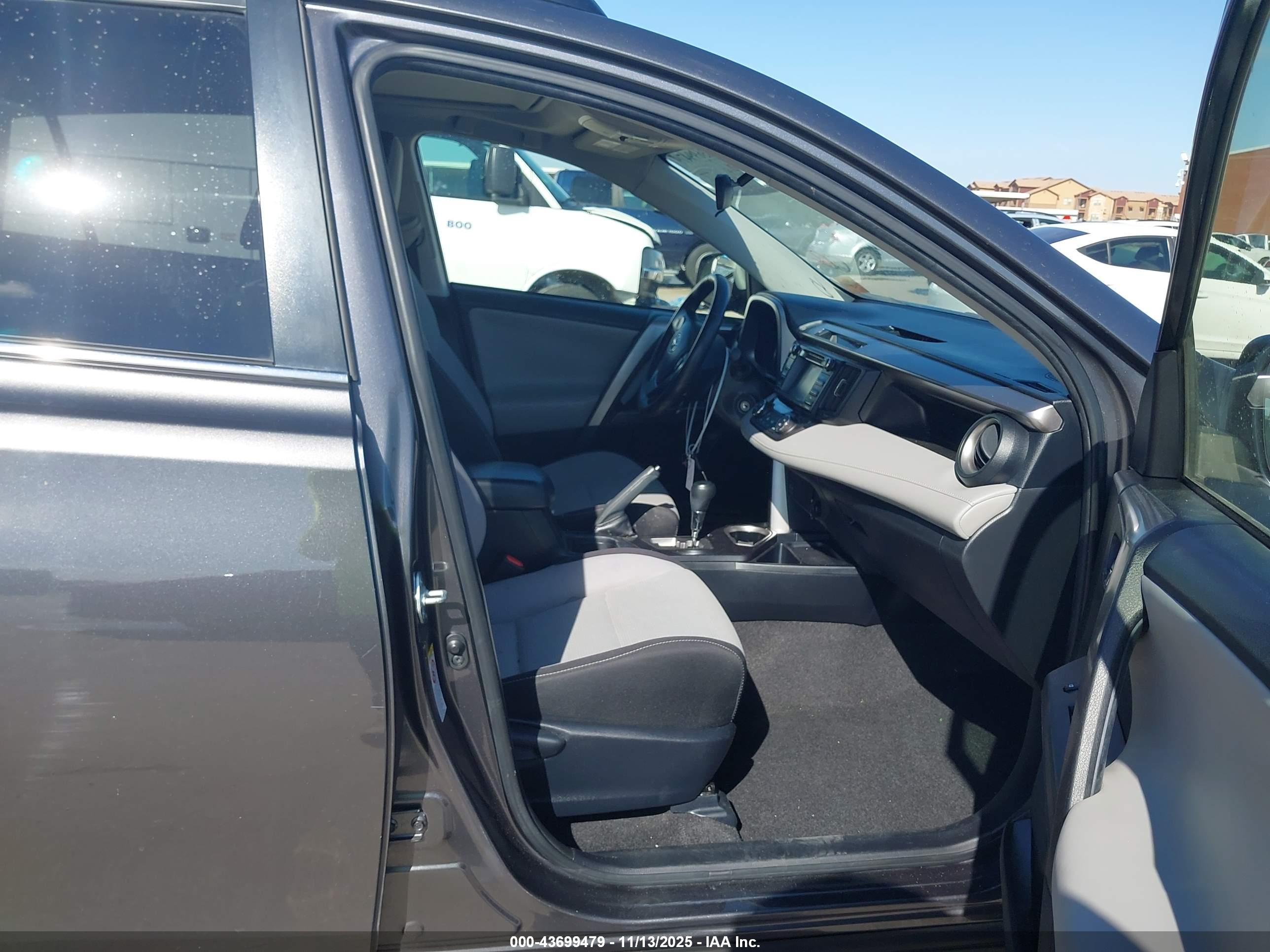 TOYOTA RAV4 image 5