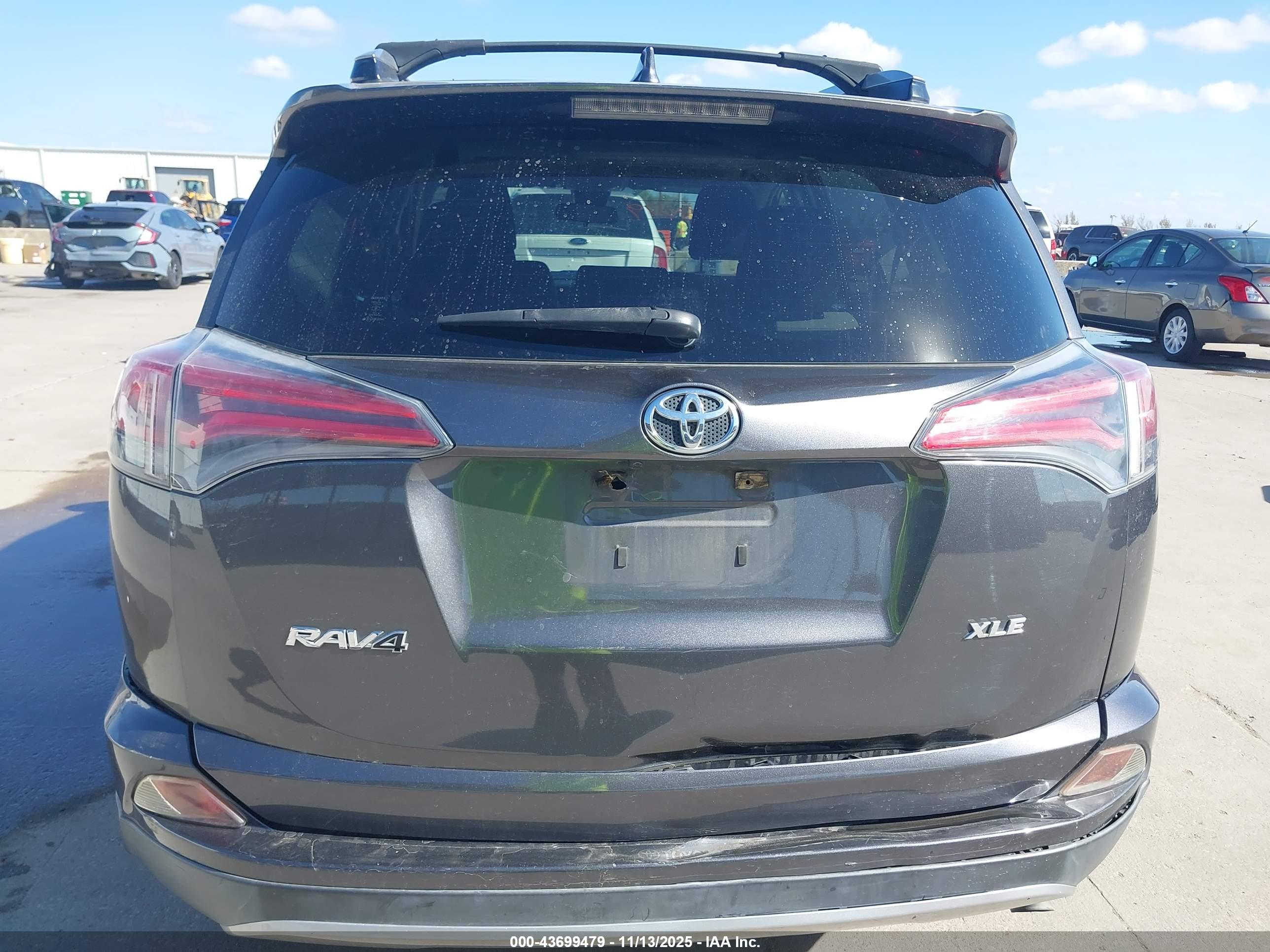 TOYOTA RAV4 image 6
