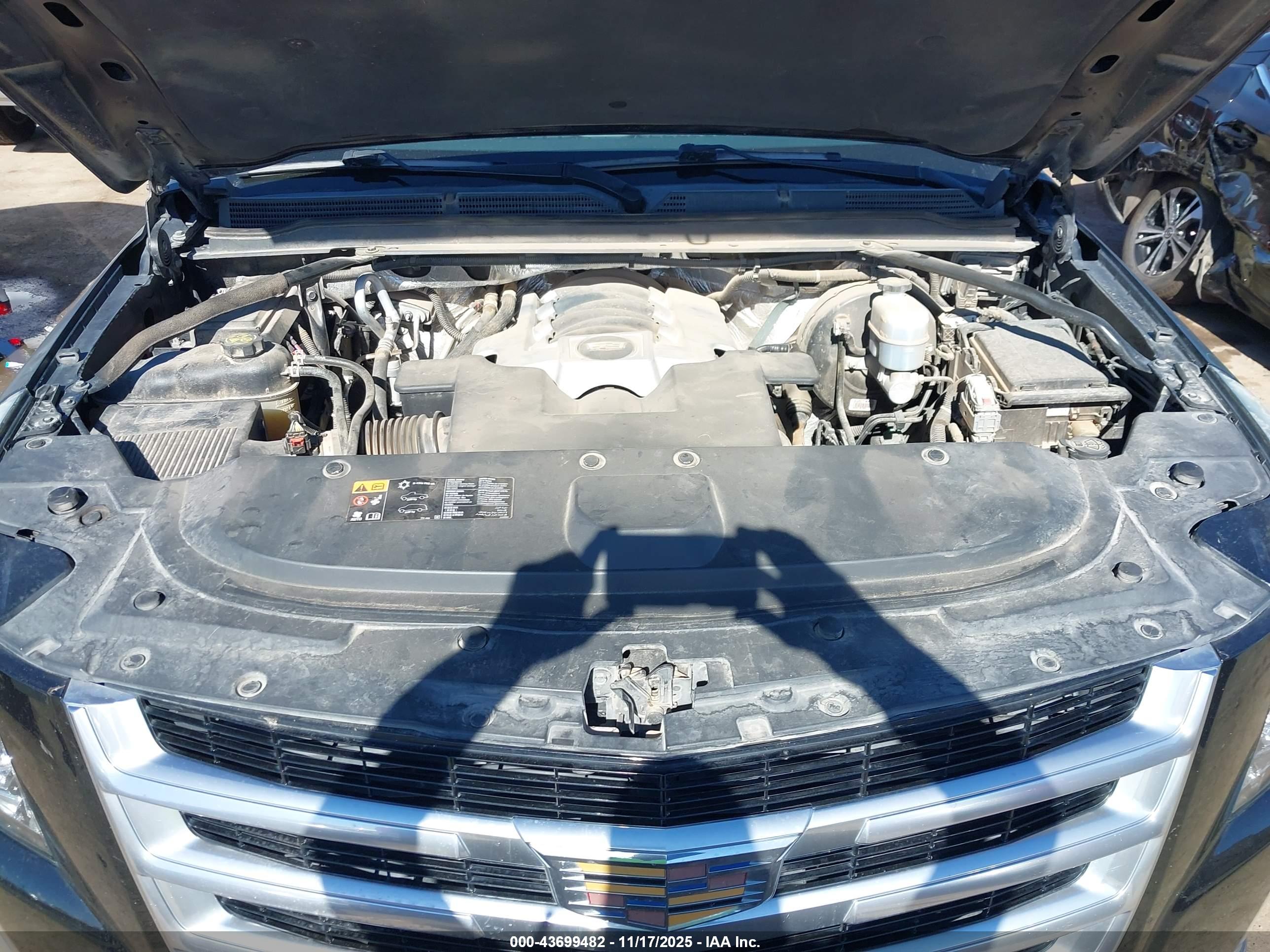 CADILLAC ESCALADE image 10