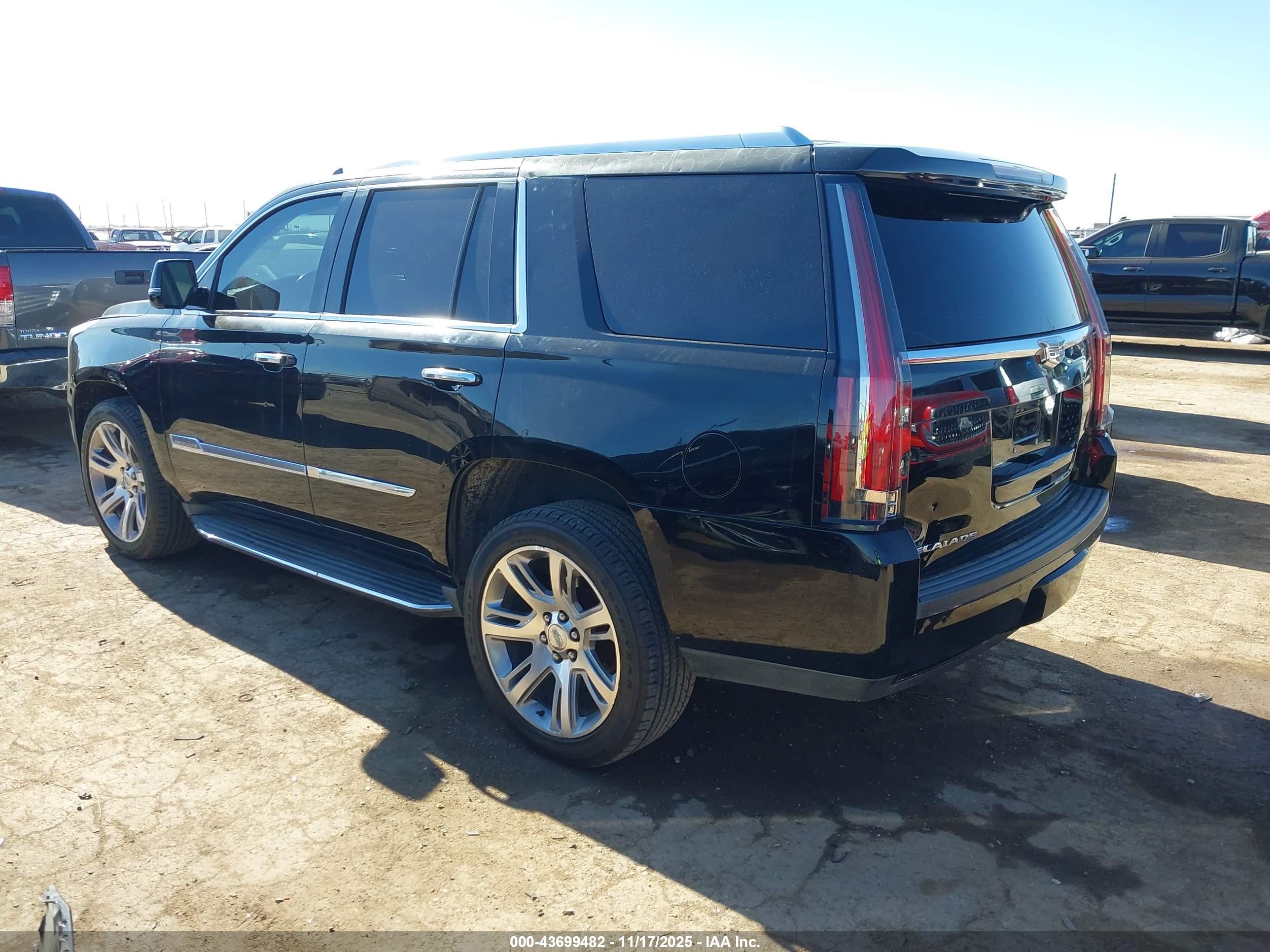 CADILLAC ESCALADE image 3