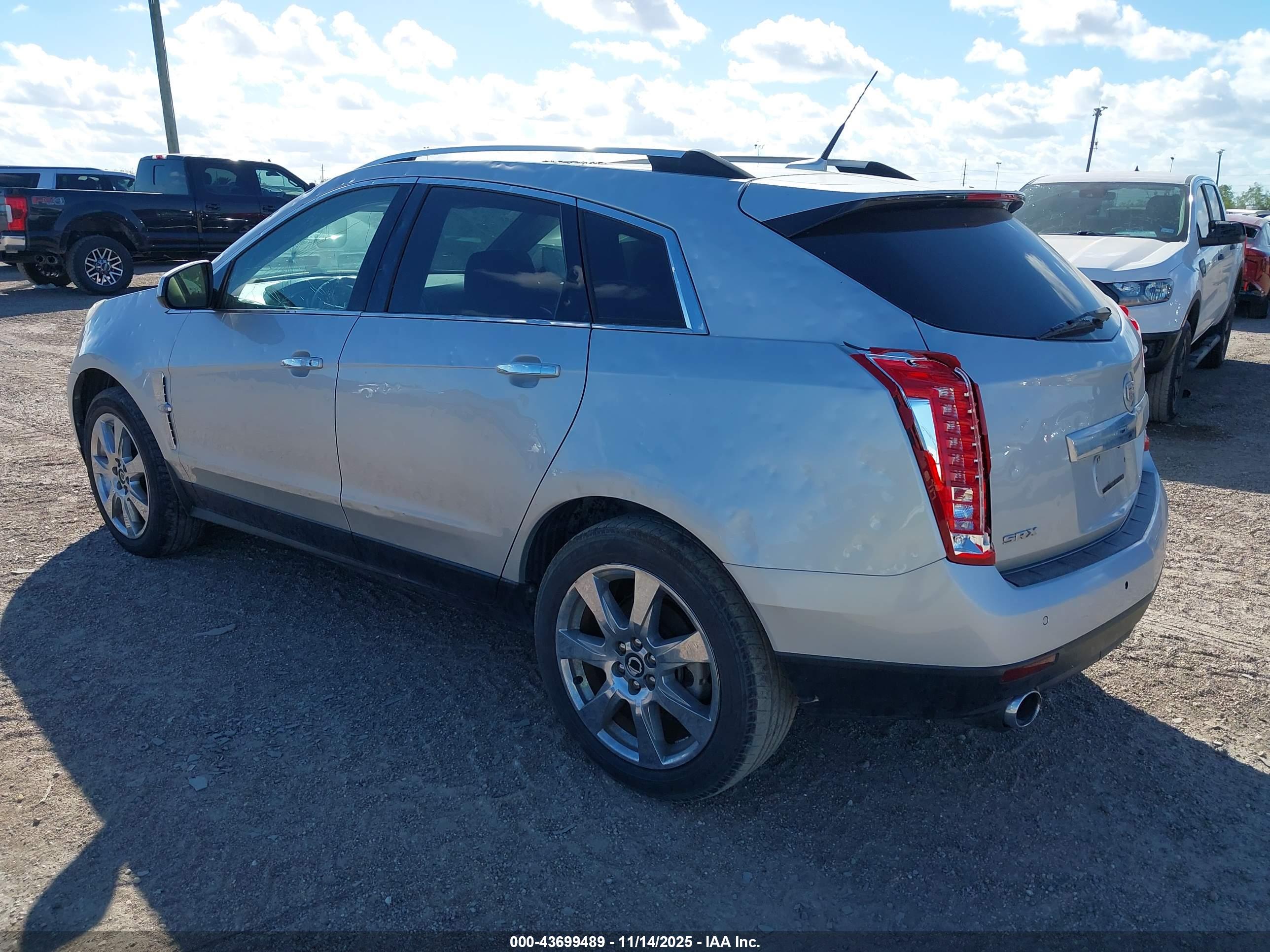 CADILLAC SRX image 3