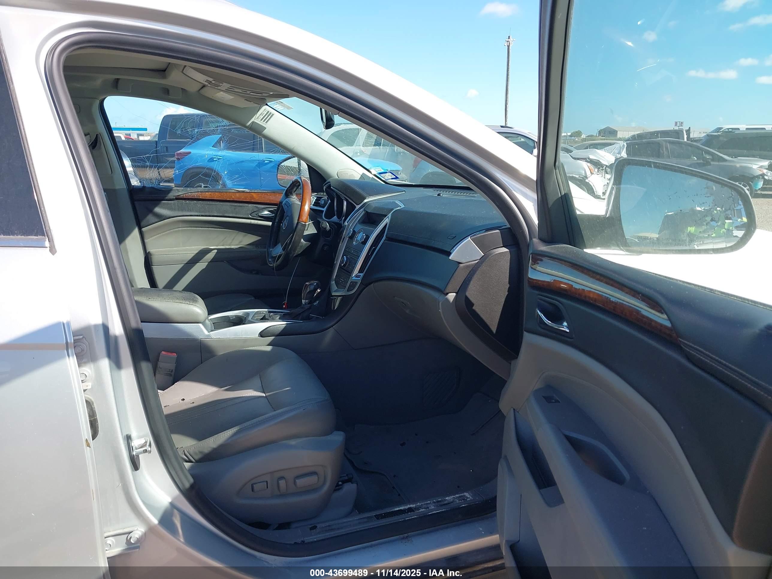 CADILLAC SRX image 5