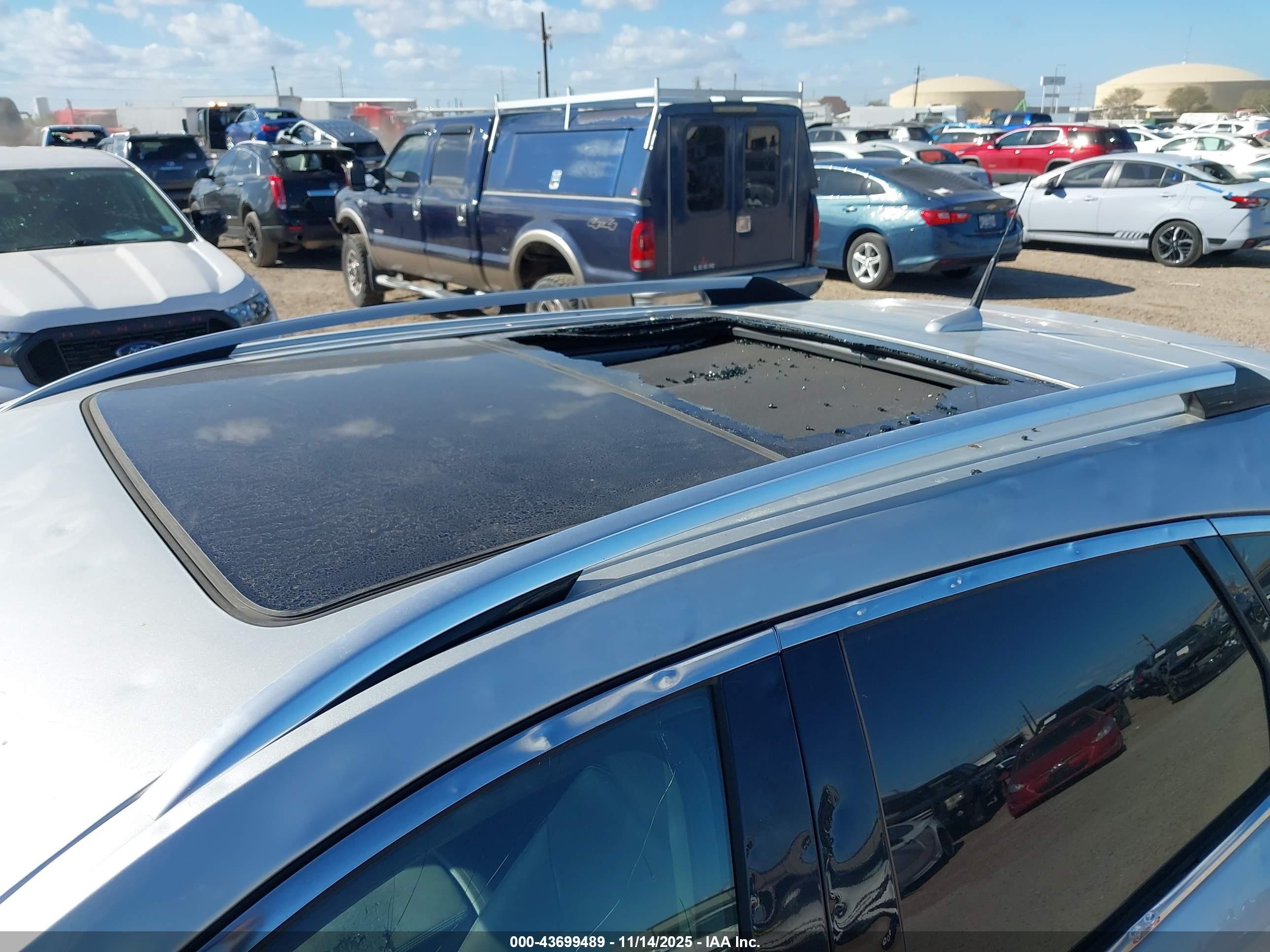 CADILLAC SRX image 6