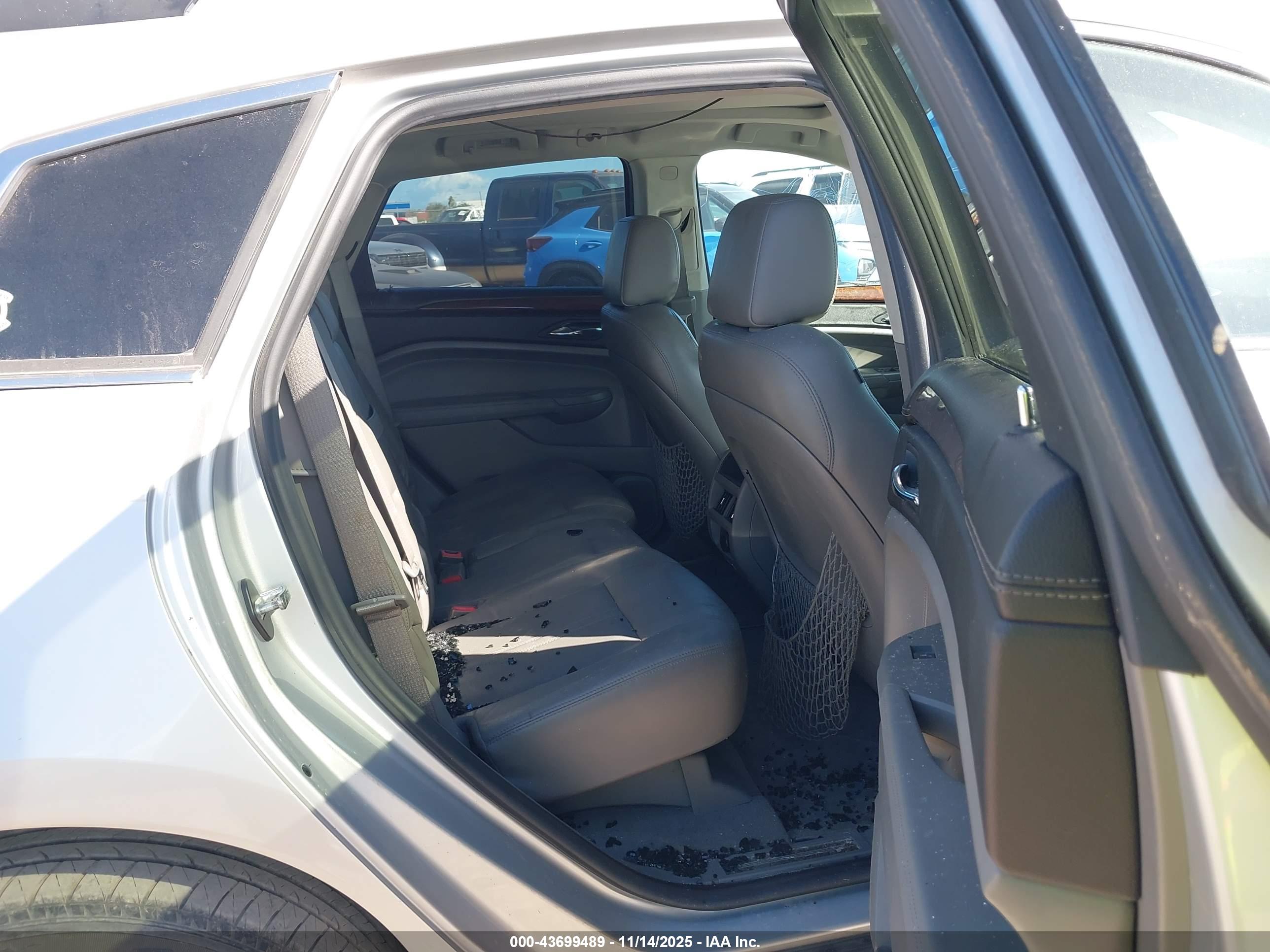 CADILLAC SRX image 8