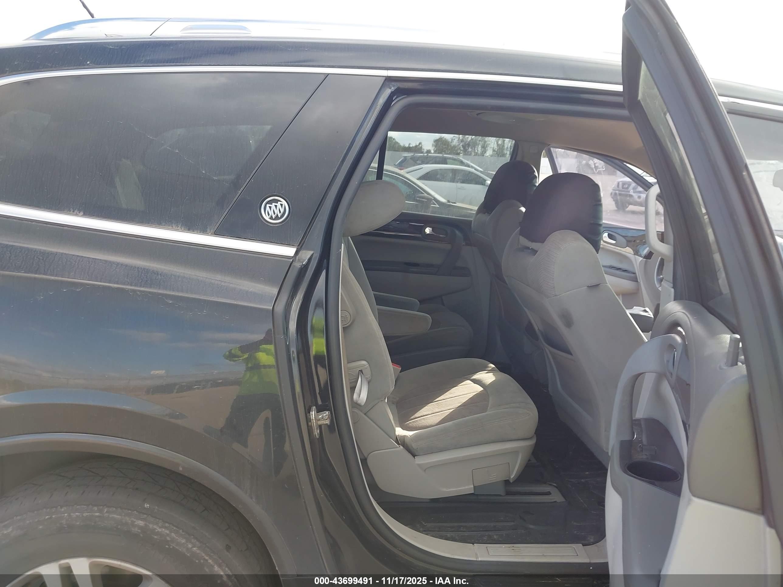 BUICK ENCLAVE image 8