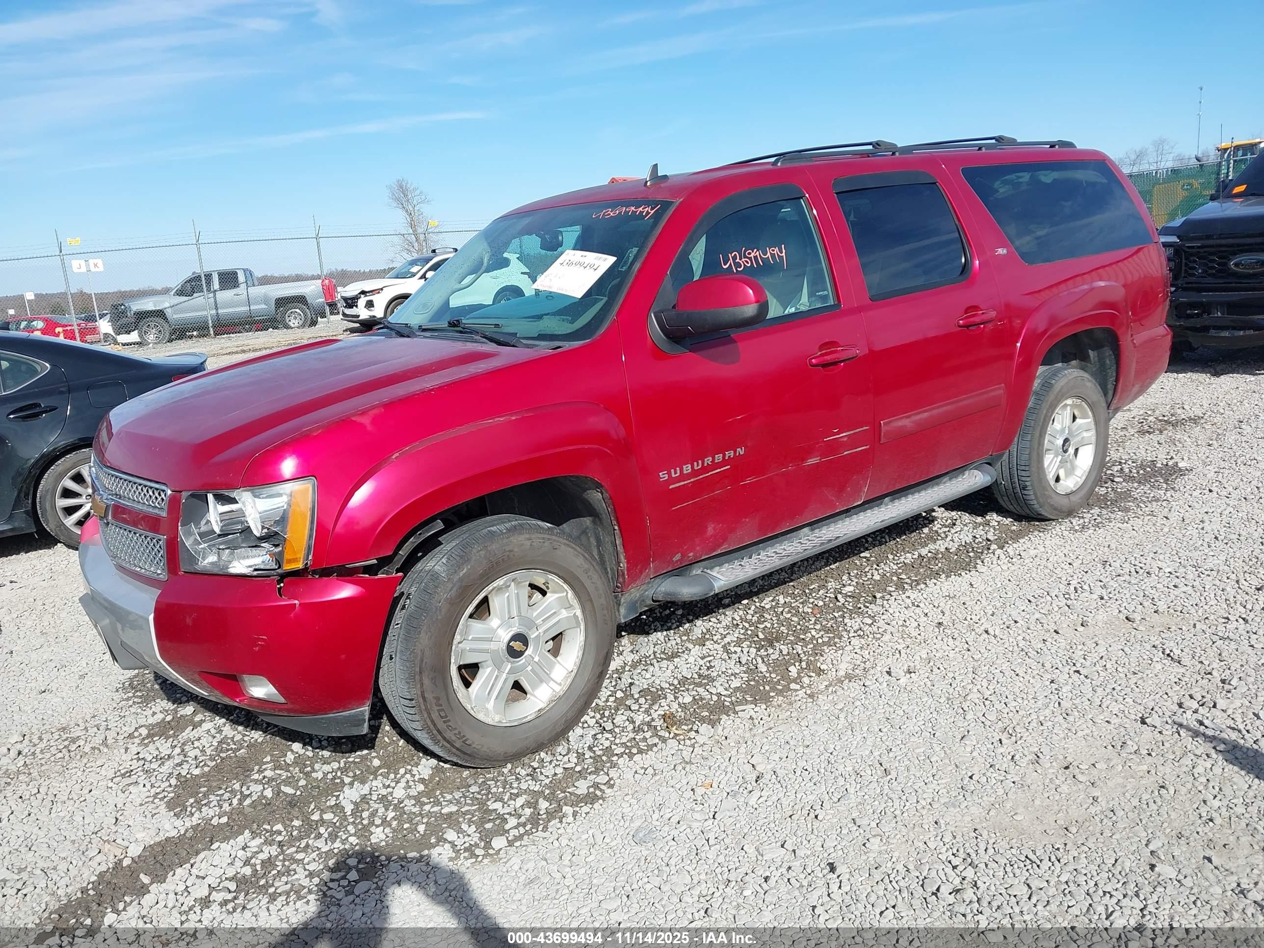 CHEVROLET SUBURBAN image 2