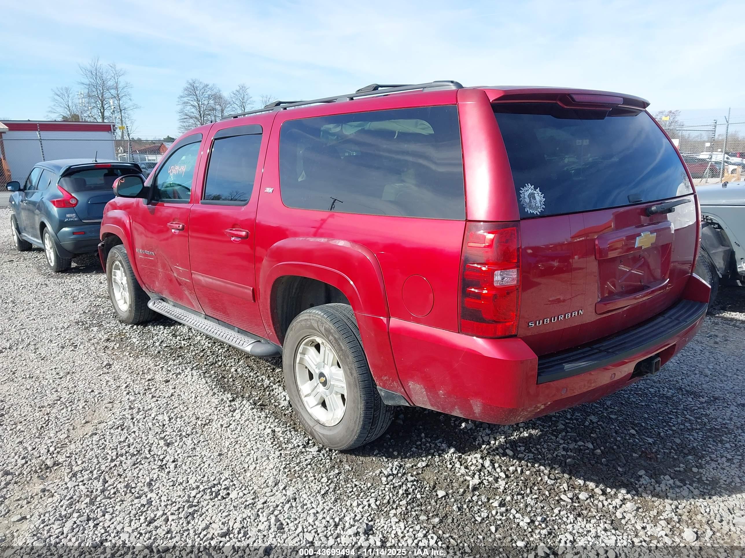 CHEVROLET SUBURBAN image 3