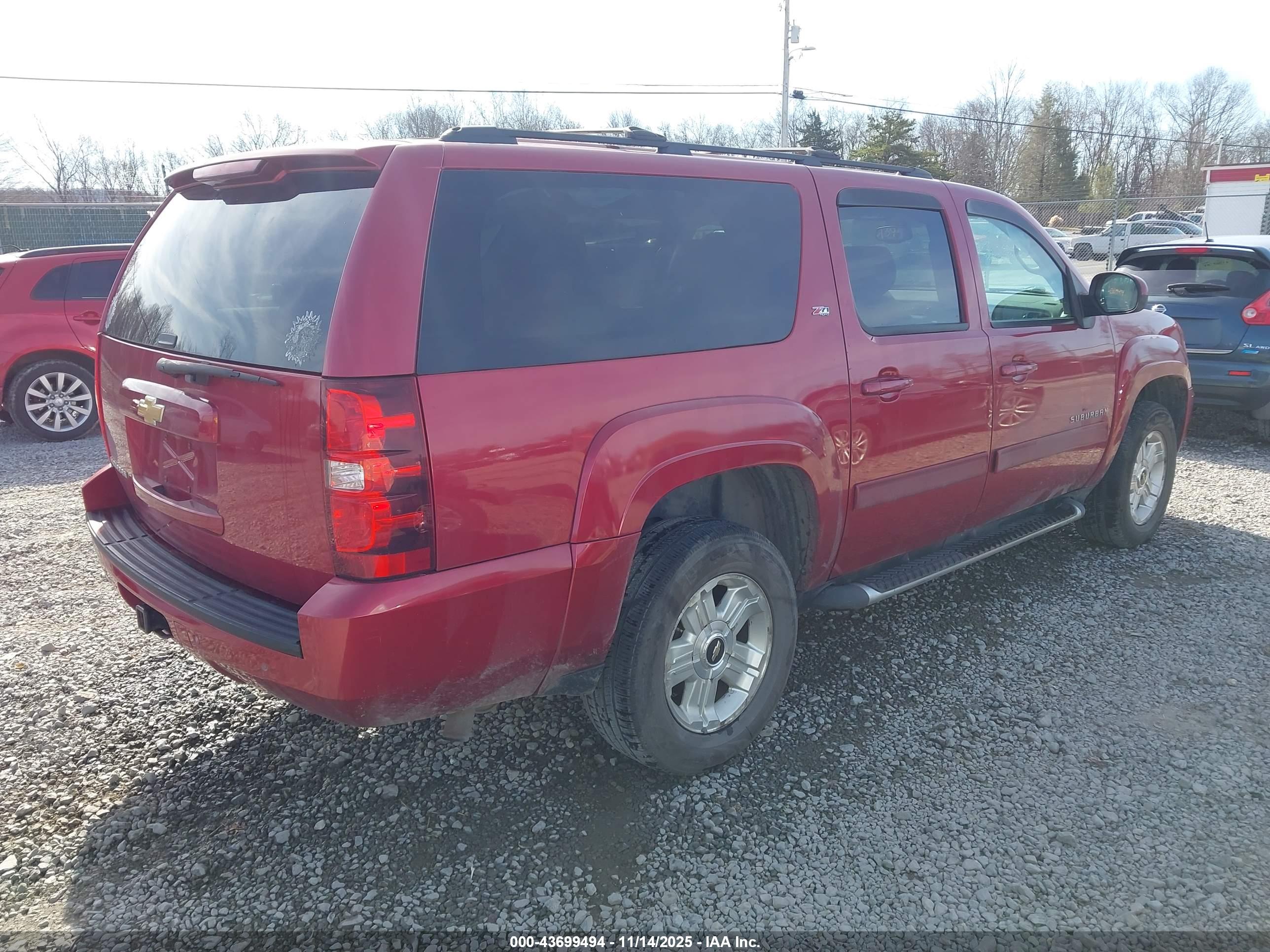 CHEVROLET SUBURBAN image 4