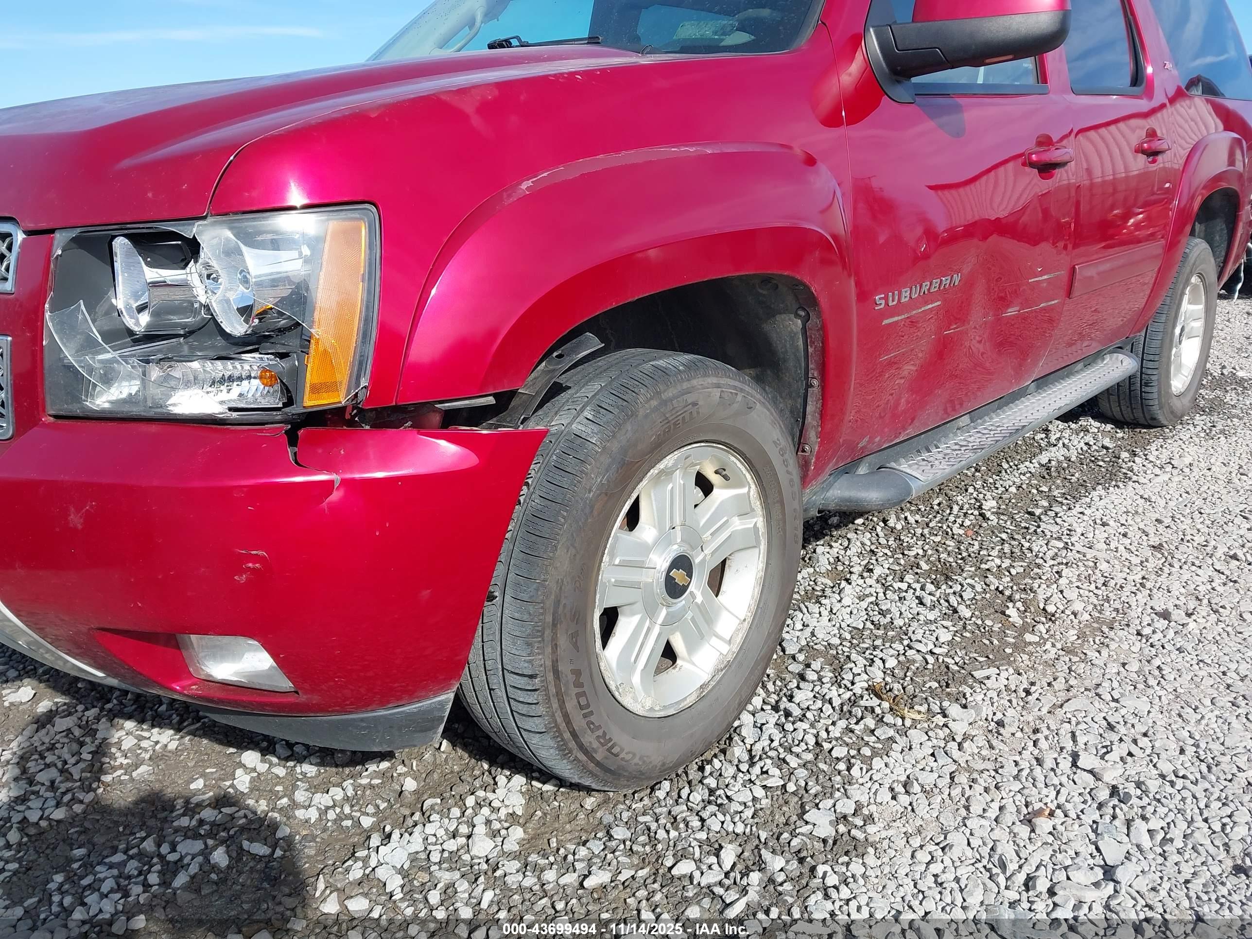 CHEVROLET SUBURBAN image 6
