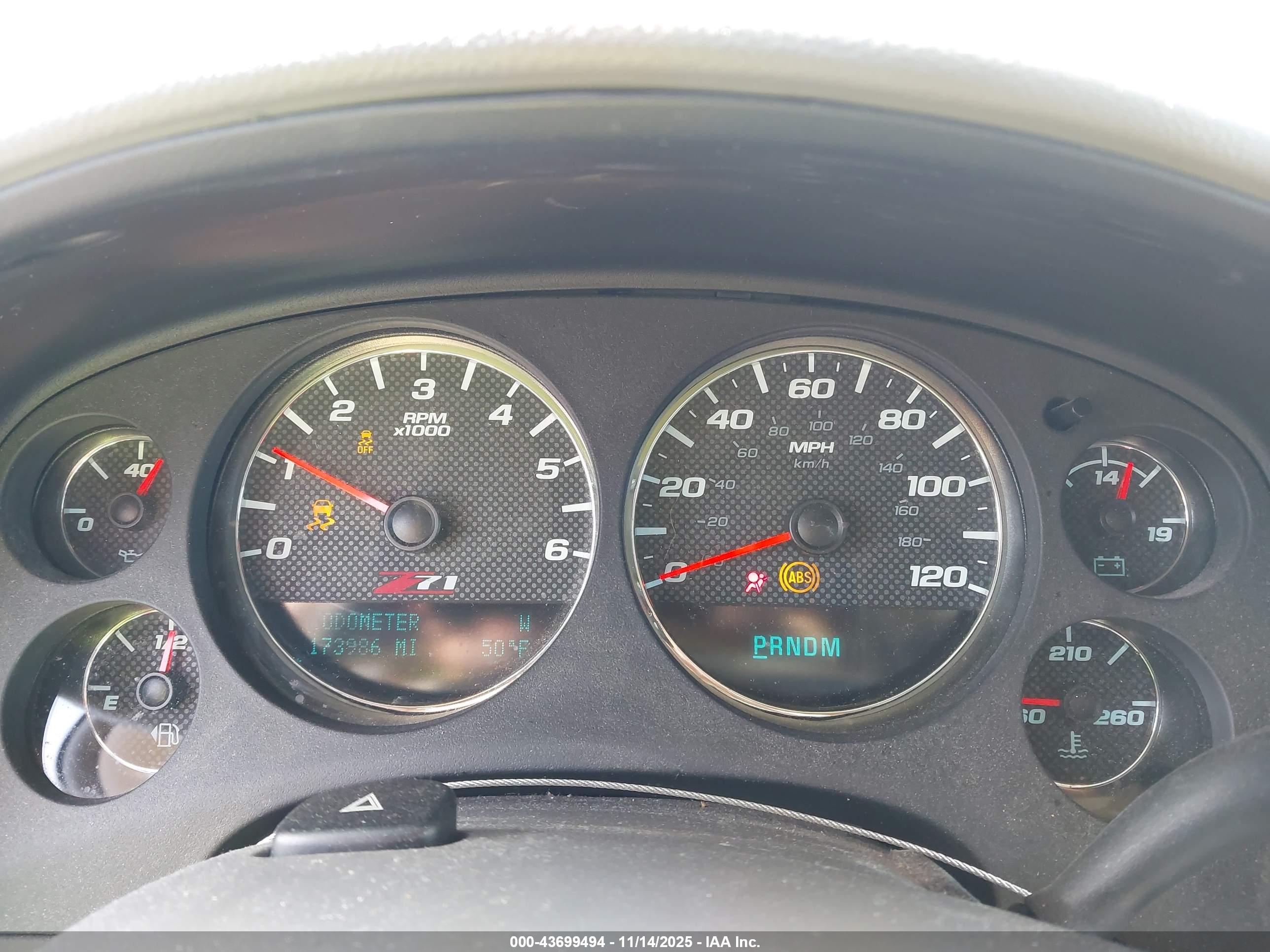 CHEVROLET SUBURBAN image 7