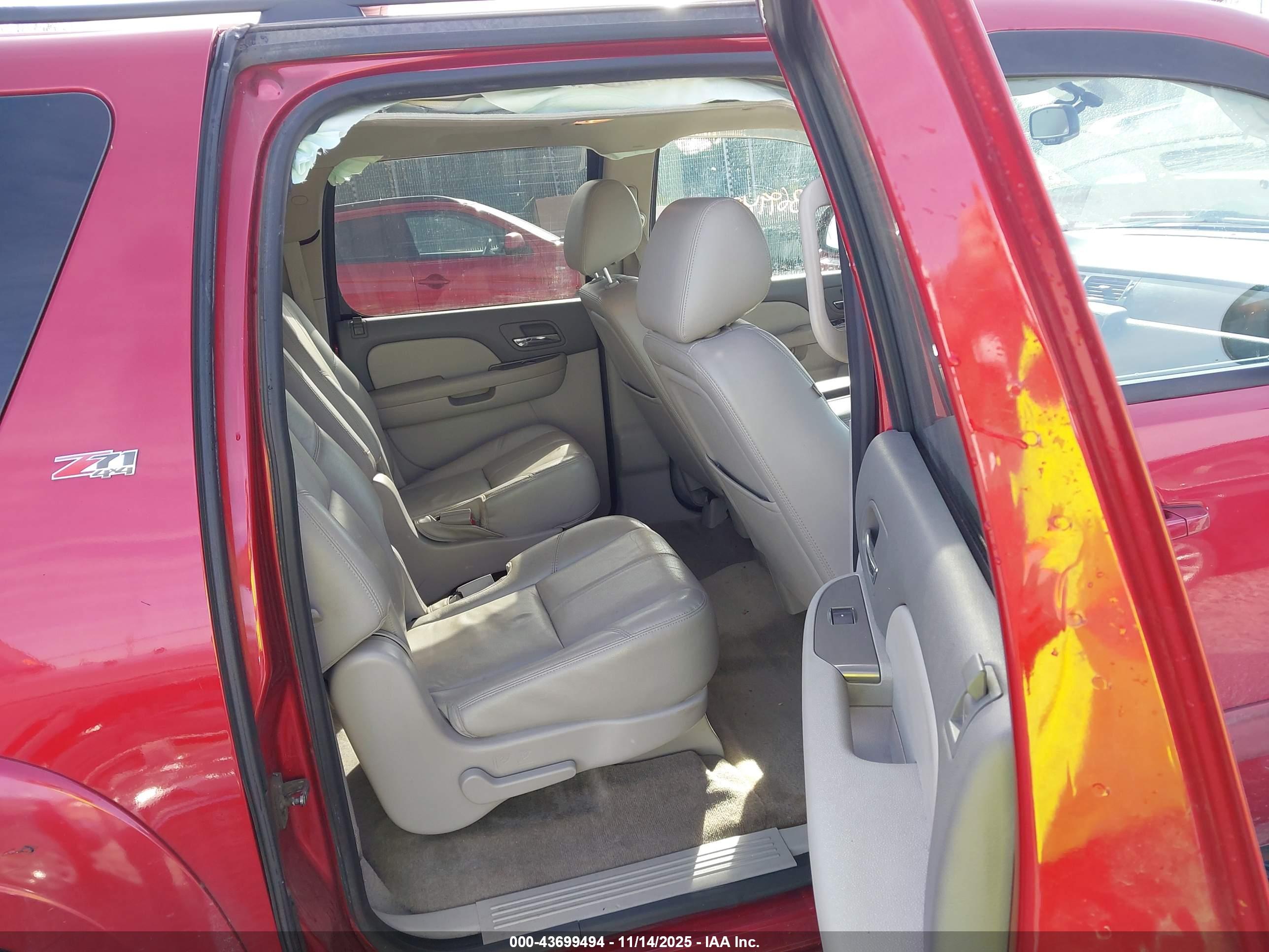 CHEVROLET SUBURBAN image 8