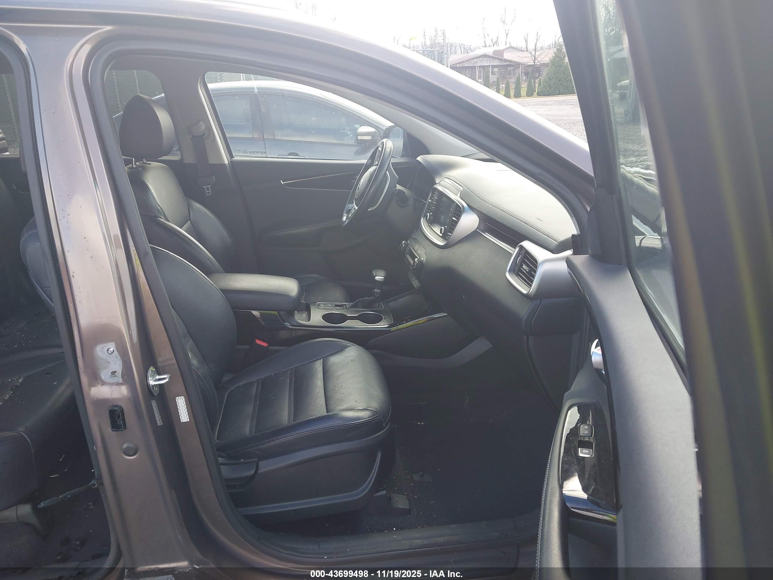 KIA SORENTO image 5