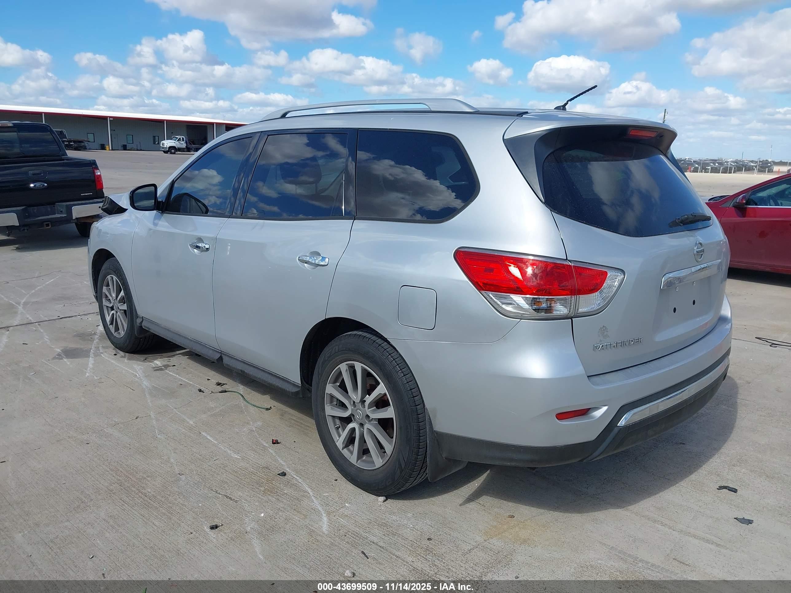 NISSAN PATHFINDER image 3