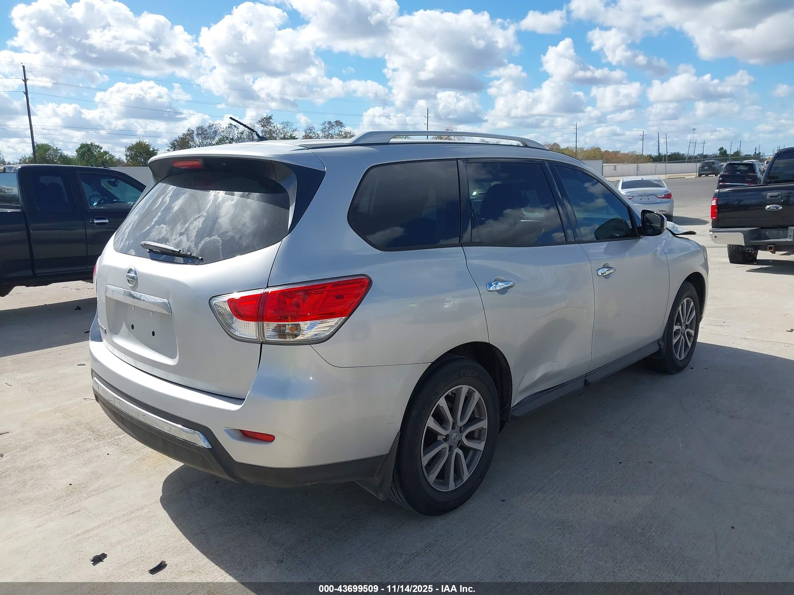 NISSAN PATHFINDER image 4