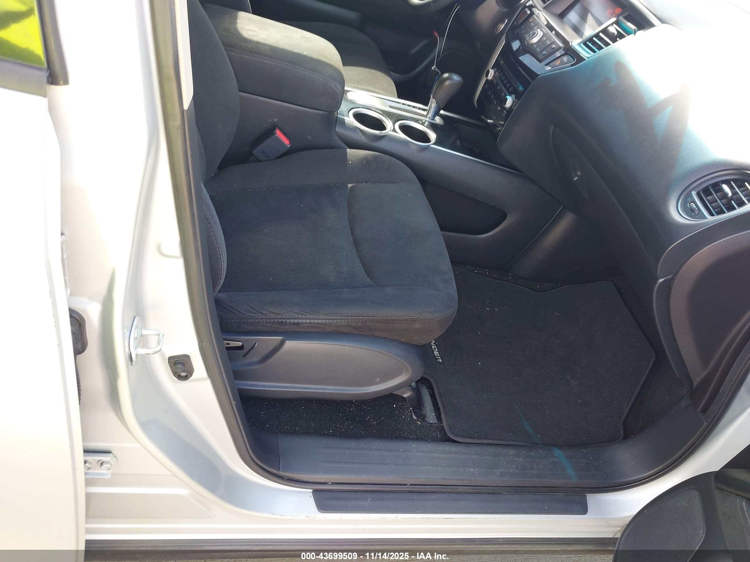 NISSAN PATHFINDER image 5