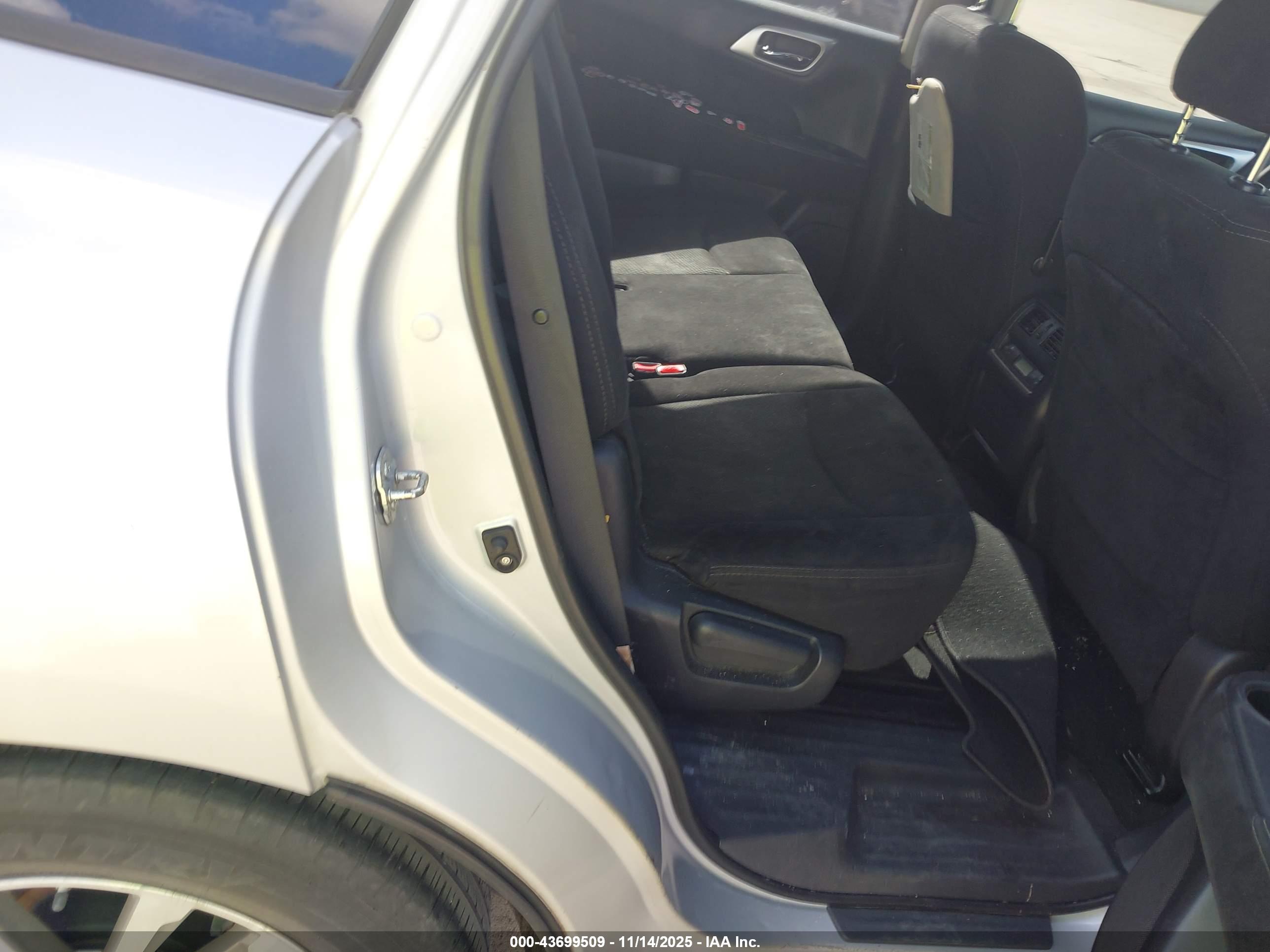 NISSAN PATHFINDER image 8