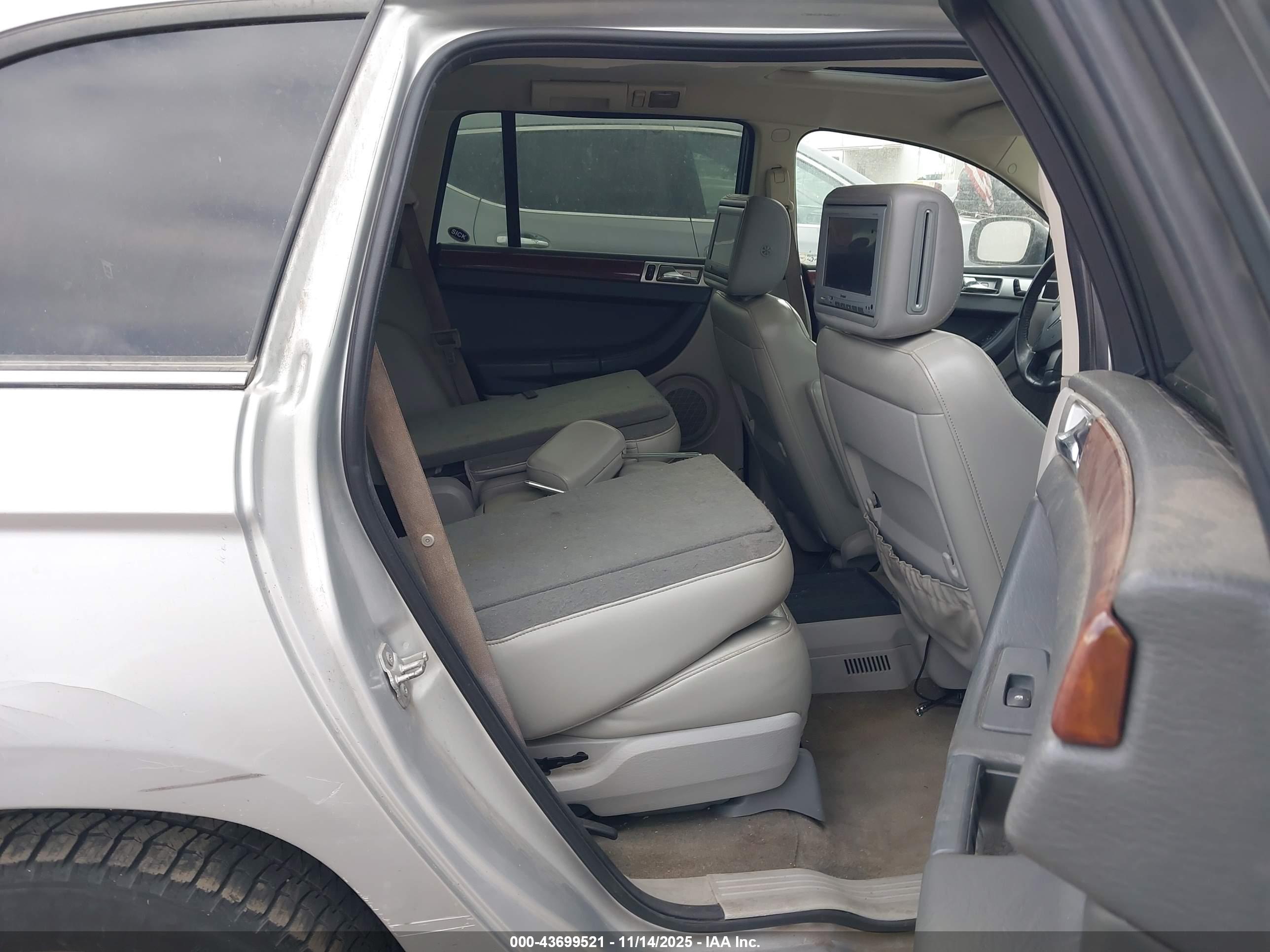 CHRYSLER PACIFICA image 8