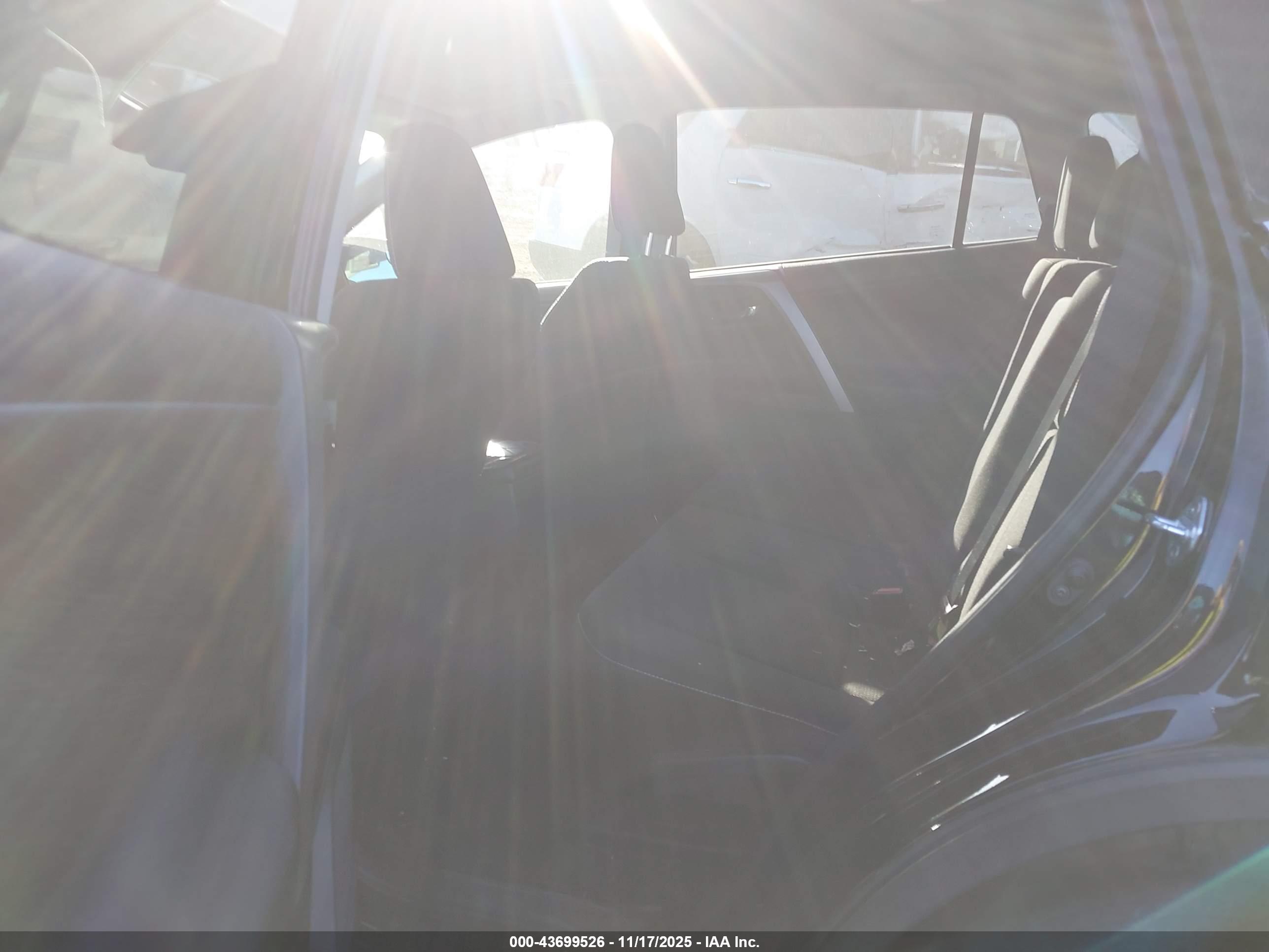 TOYOTA RAV4 image 8