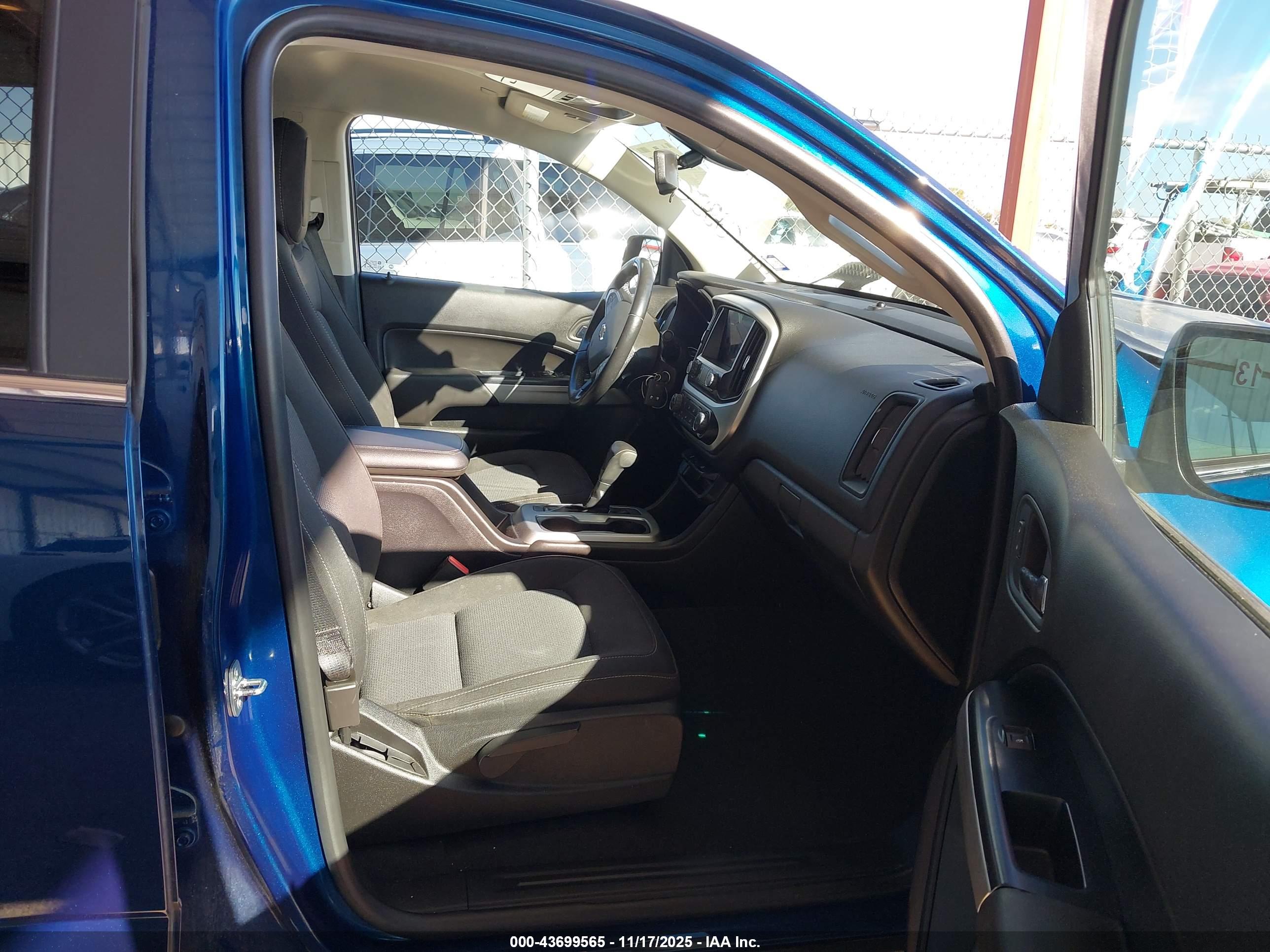 CHEVROLET COLORADO image 5
