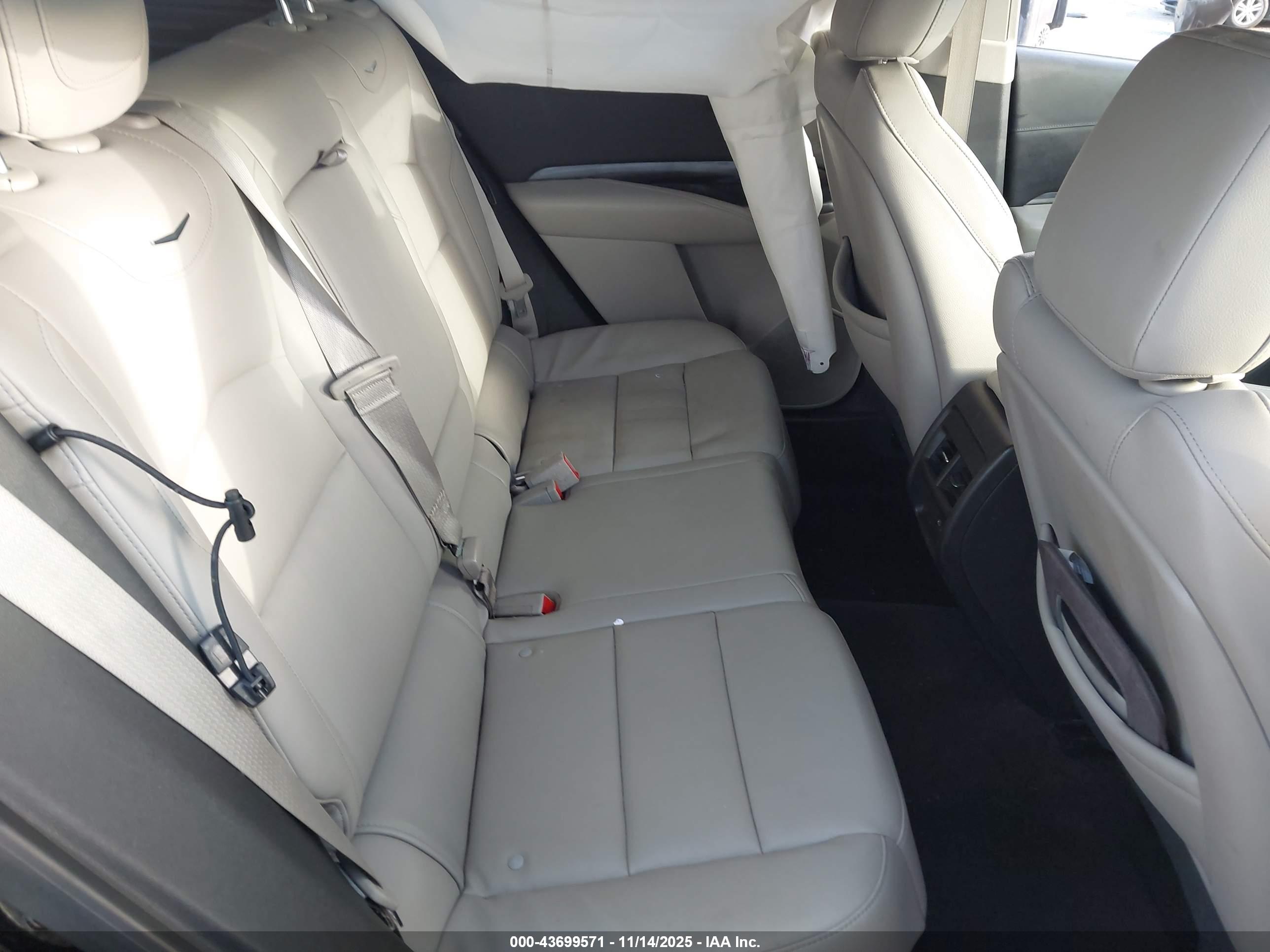 CADILLAC XT4 image 8