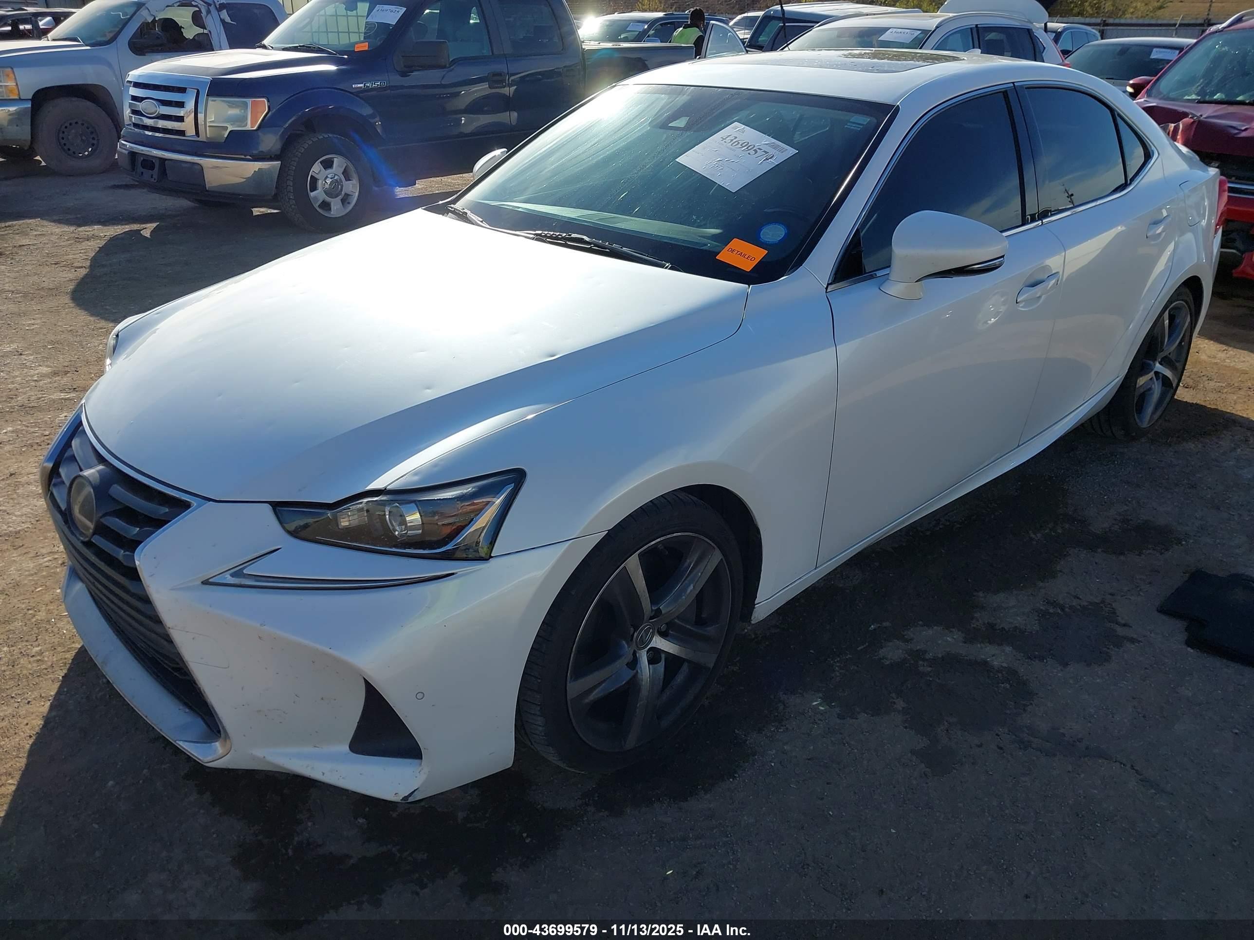 LEXUS IS image 2