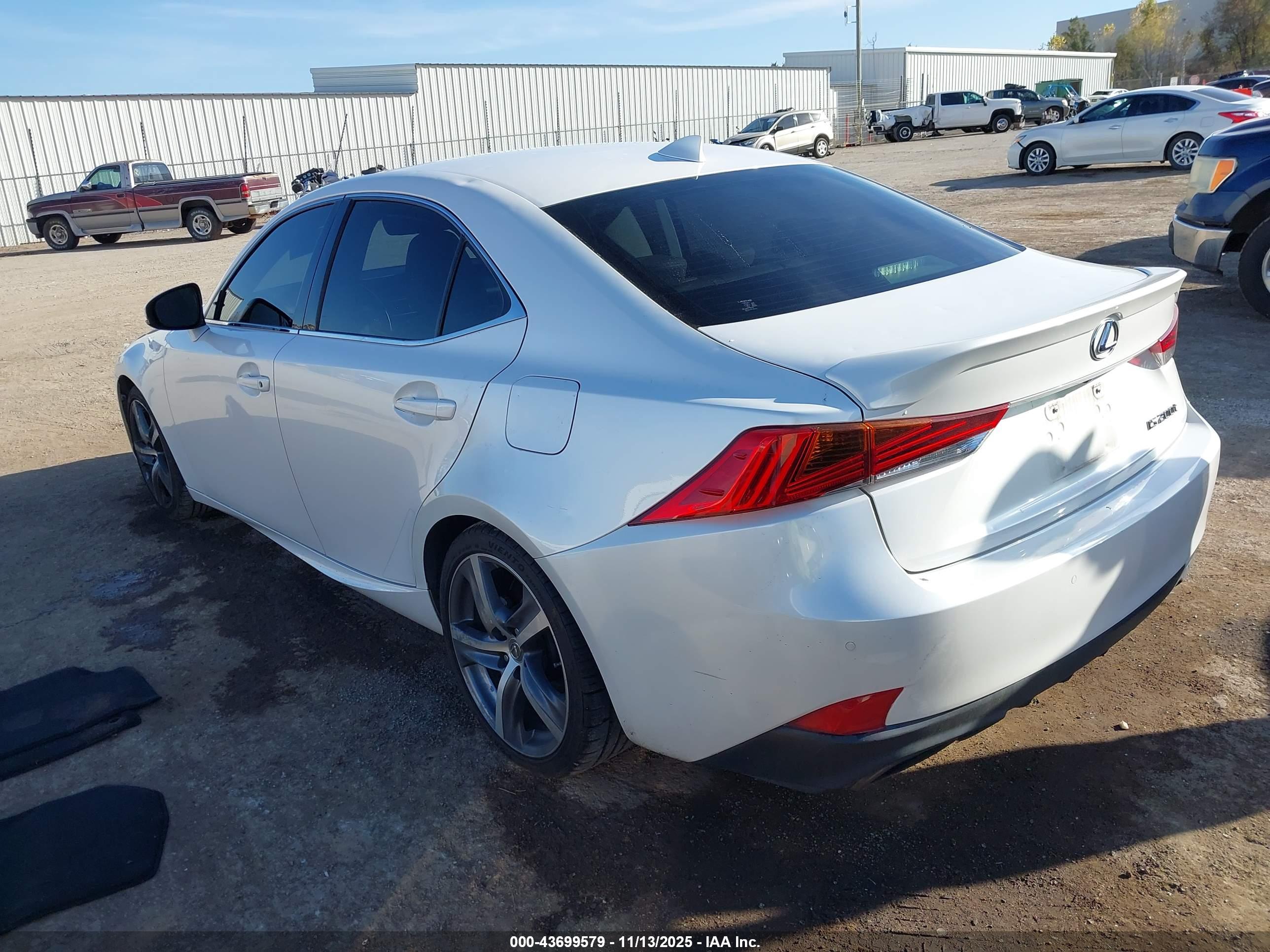 LEXUS IS image 3
