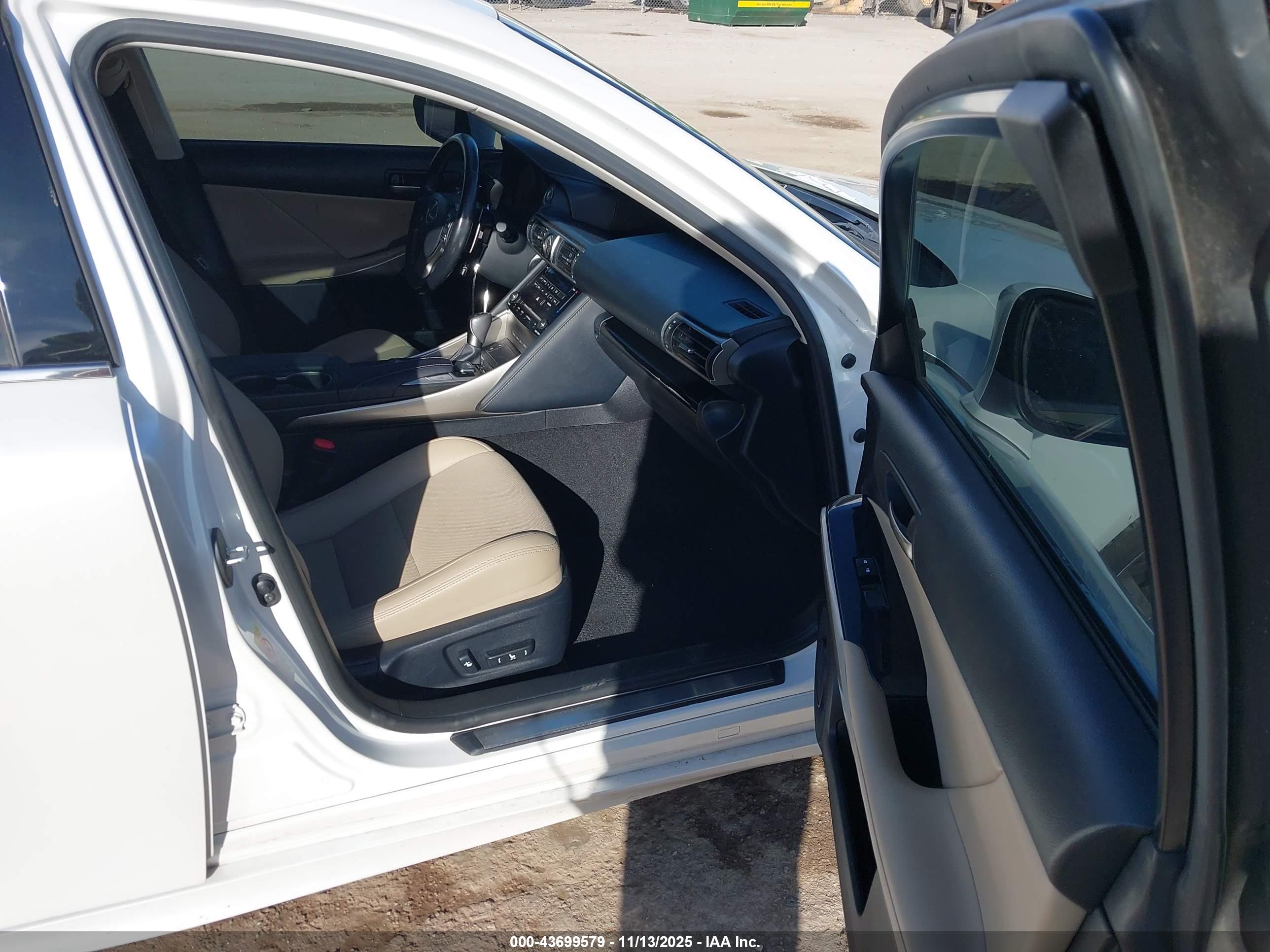 LEXUS IS image 5