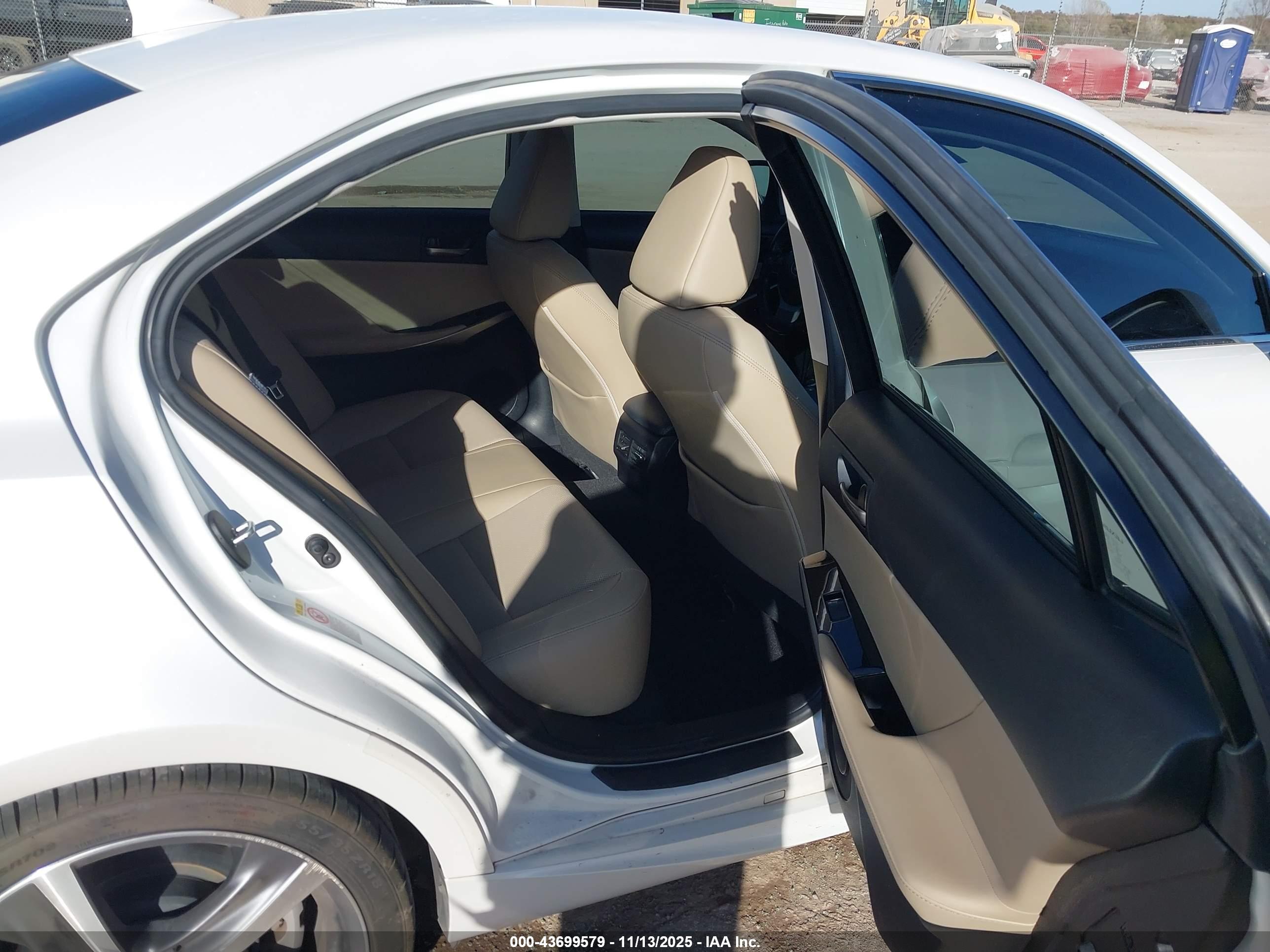 LEXUS IS image 8