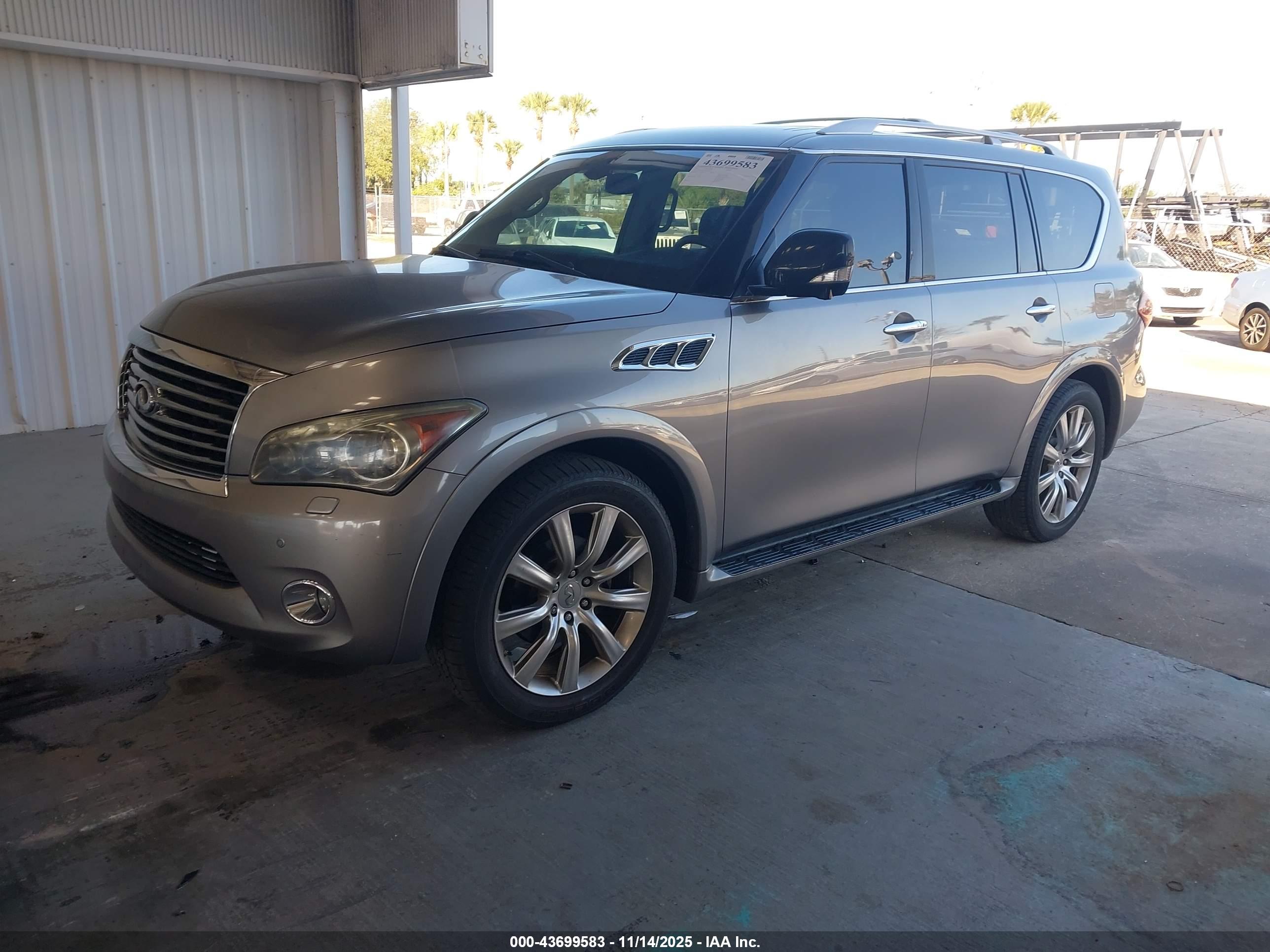 INFINITI QX56 image 2