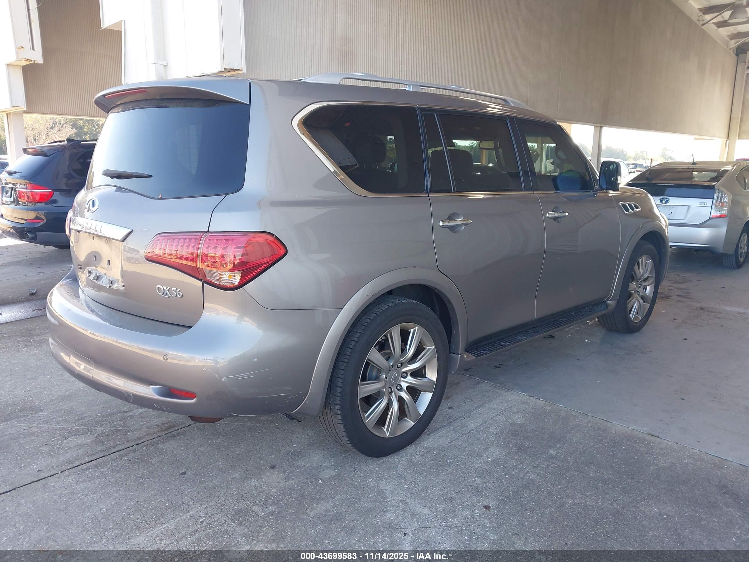 INFINITI QX56 image 4