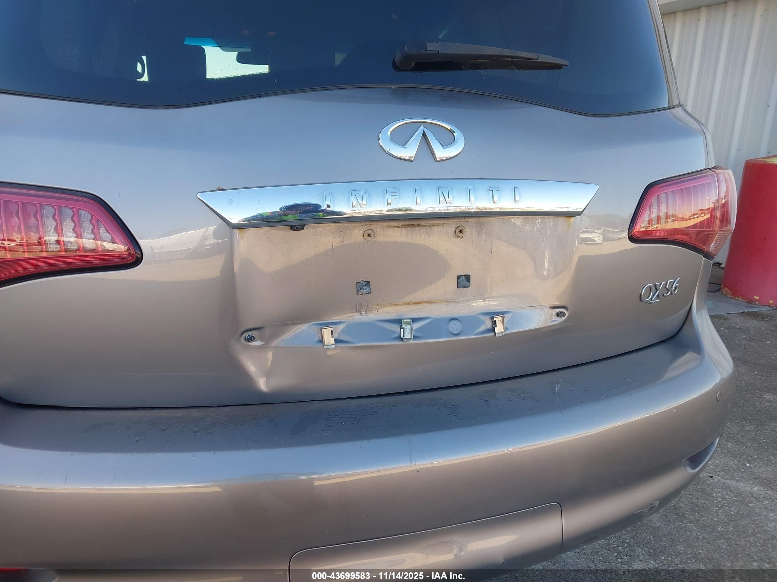 INFINITI QX56 image 6