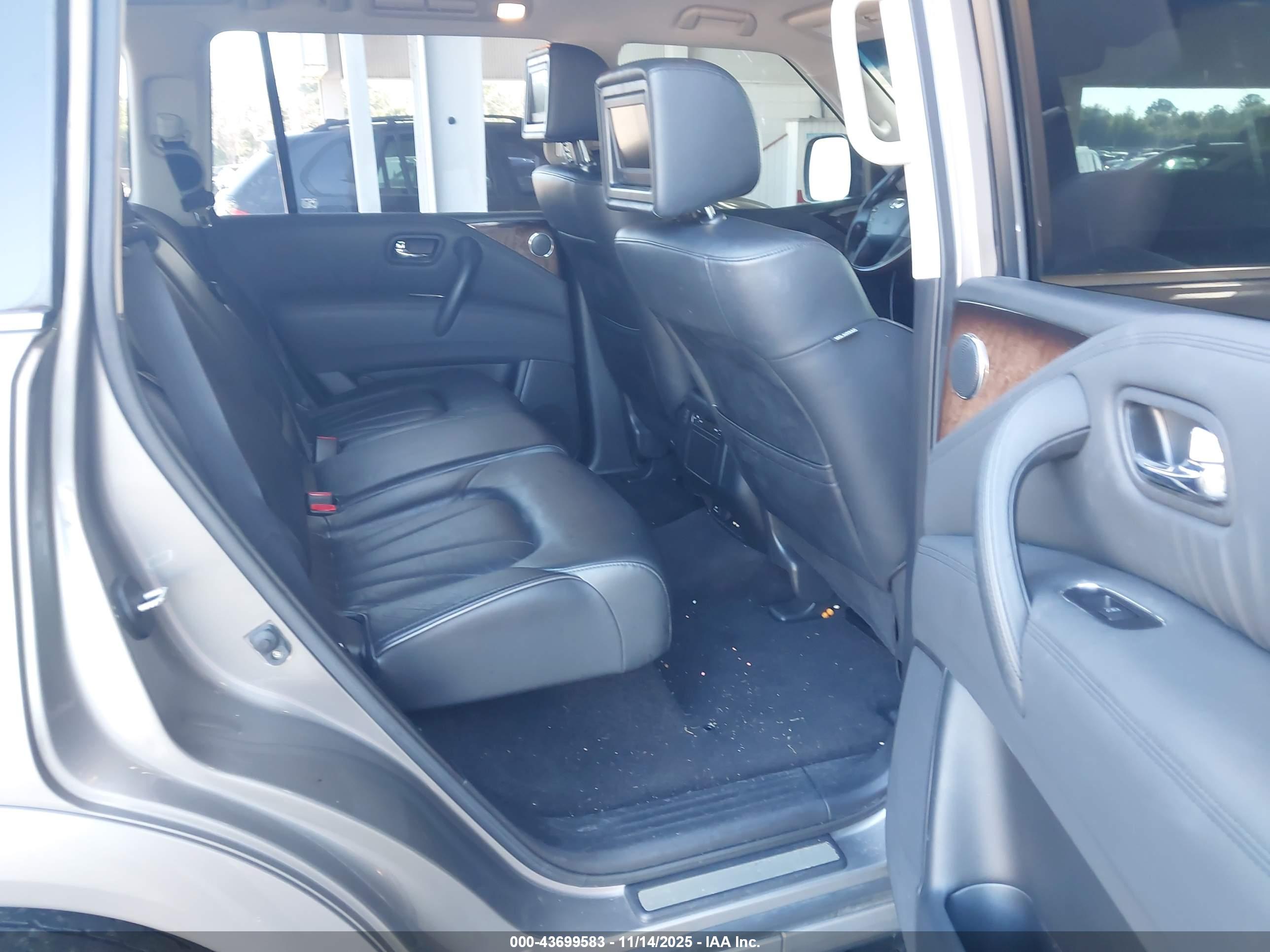 INFINITI QX56 image 8