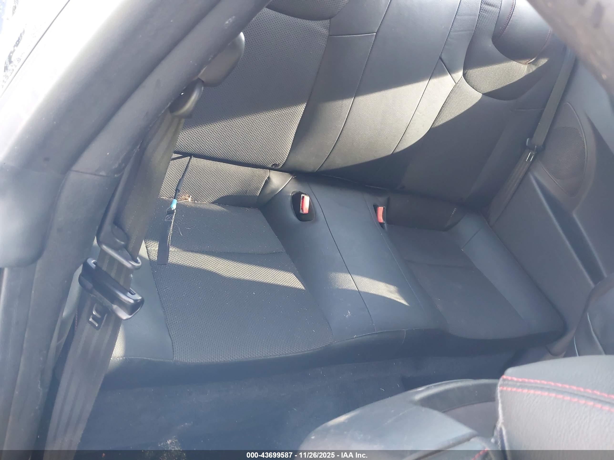 HYUNDAI GENESIS image 8