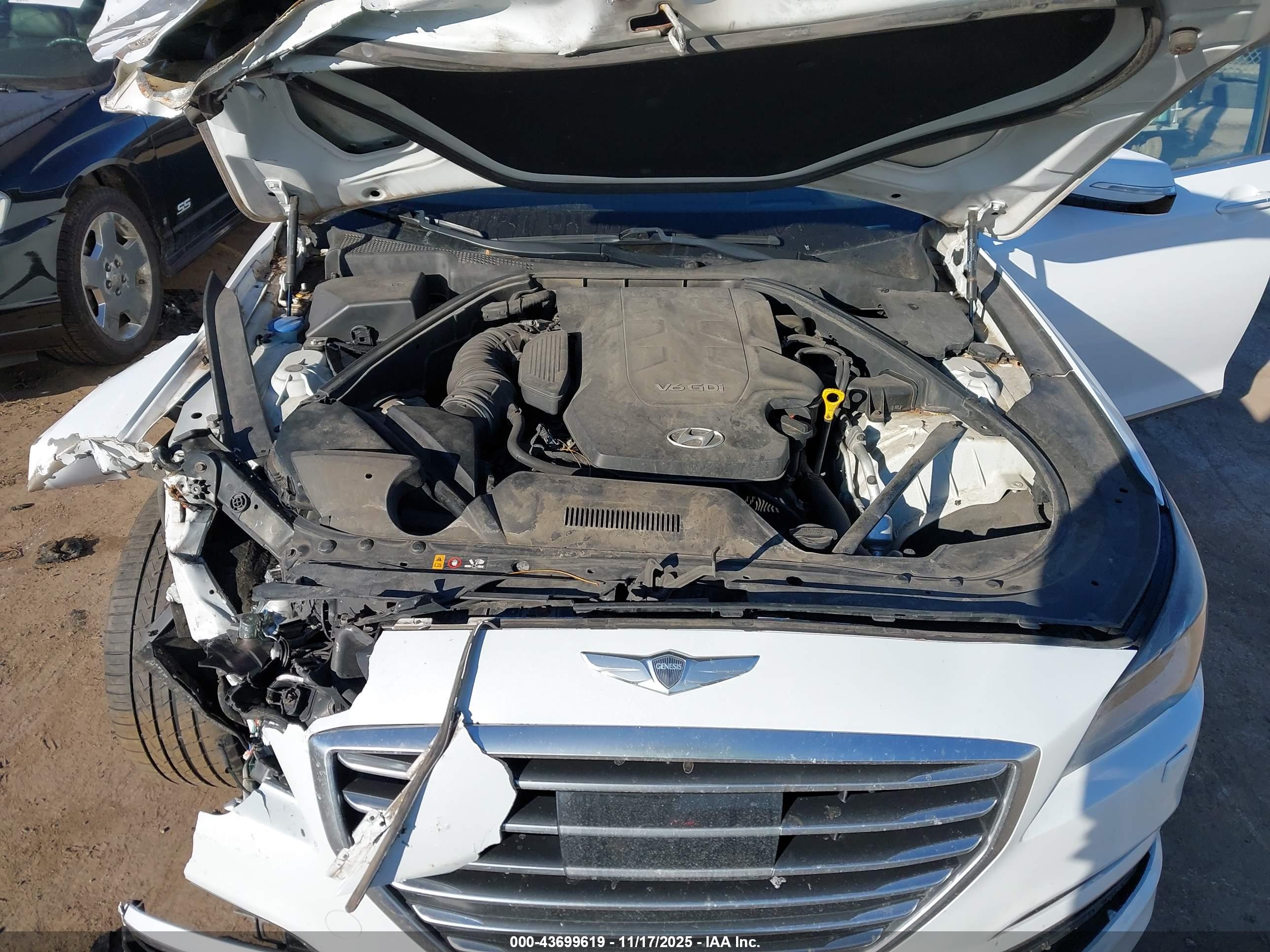 HYUNDAI GENESIS image 10