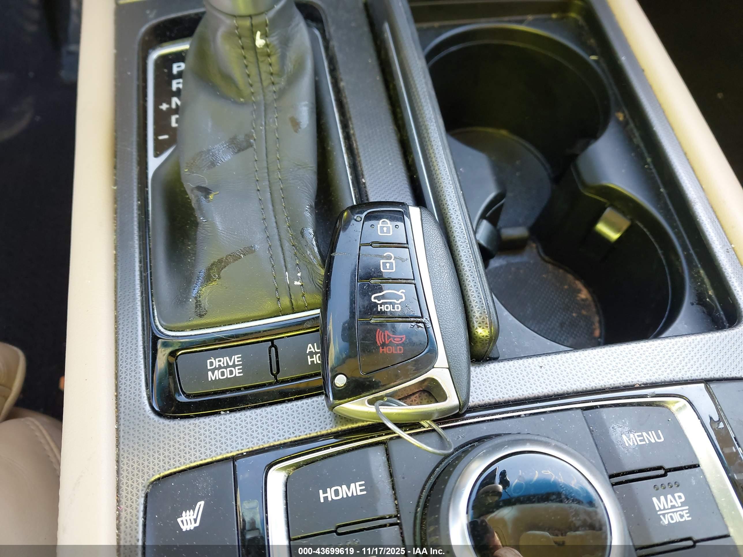 HYUNDAI GENESIS image 11