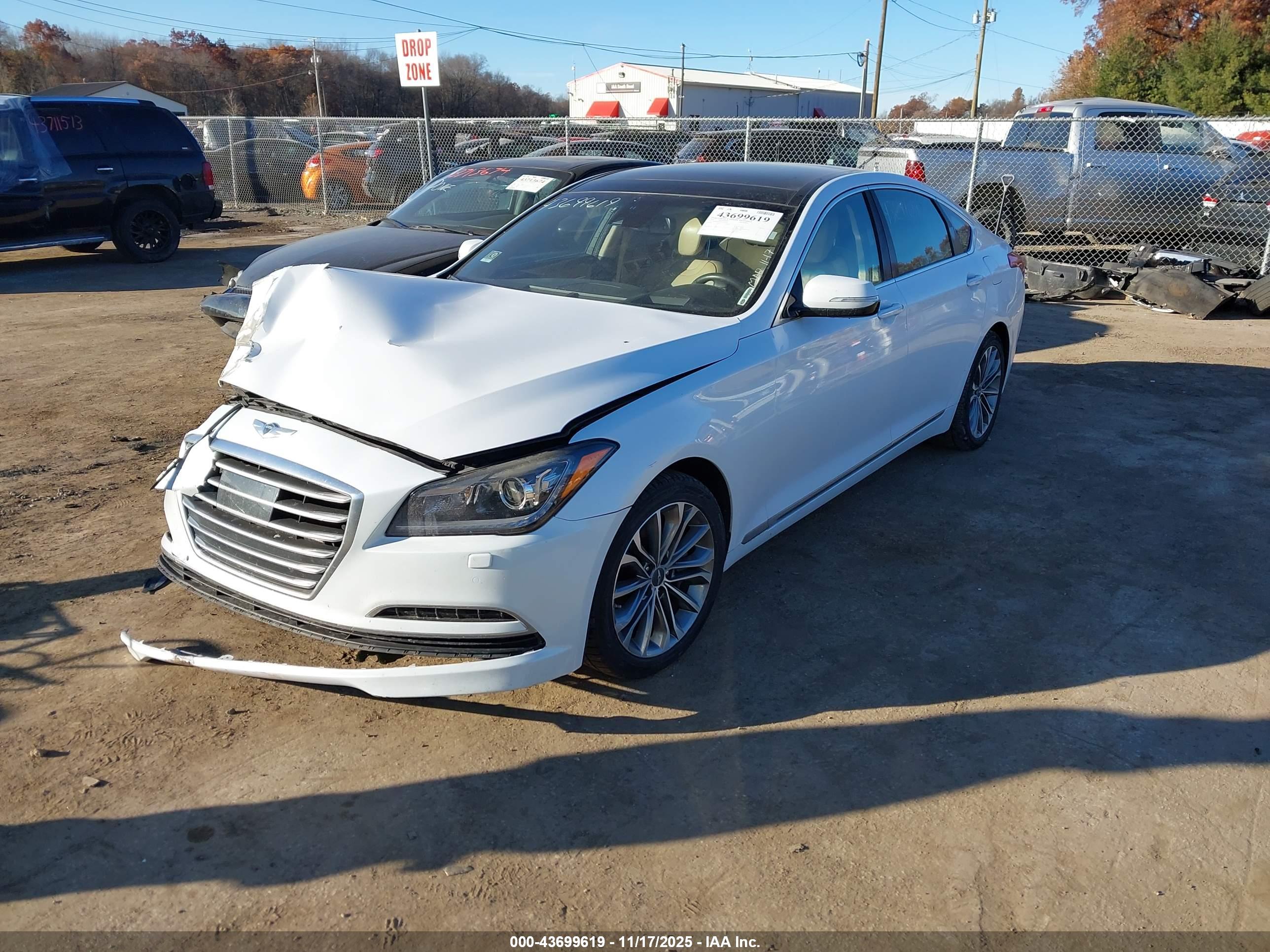 HYUNDAI GENESIS image 2